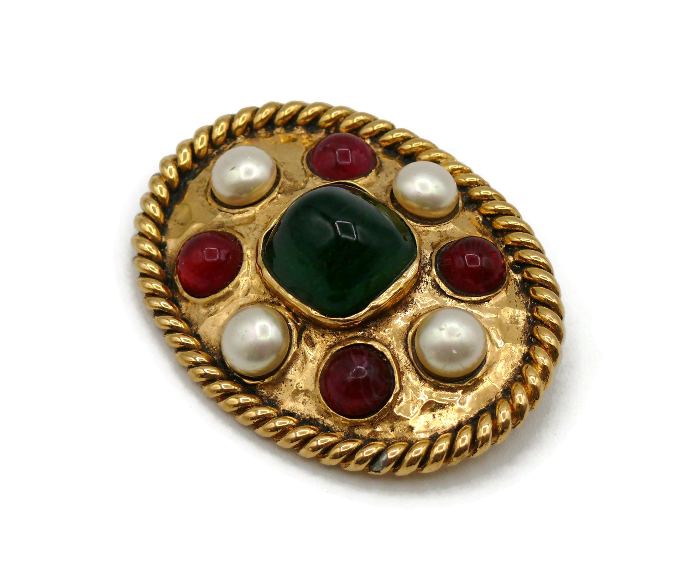 CHANEL Vintage Gripoix Oval Brooch In Fair Condition For Sale In Nice, FR