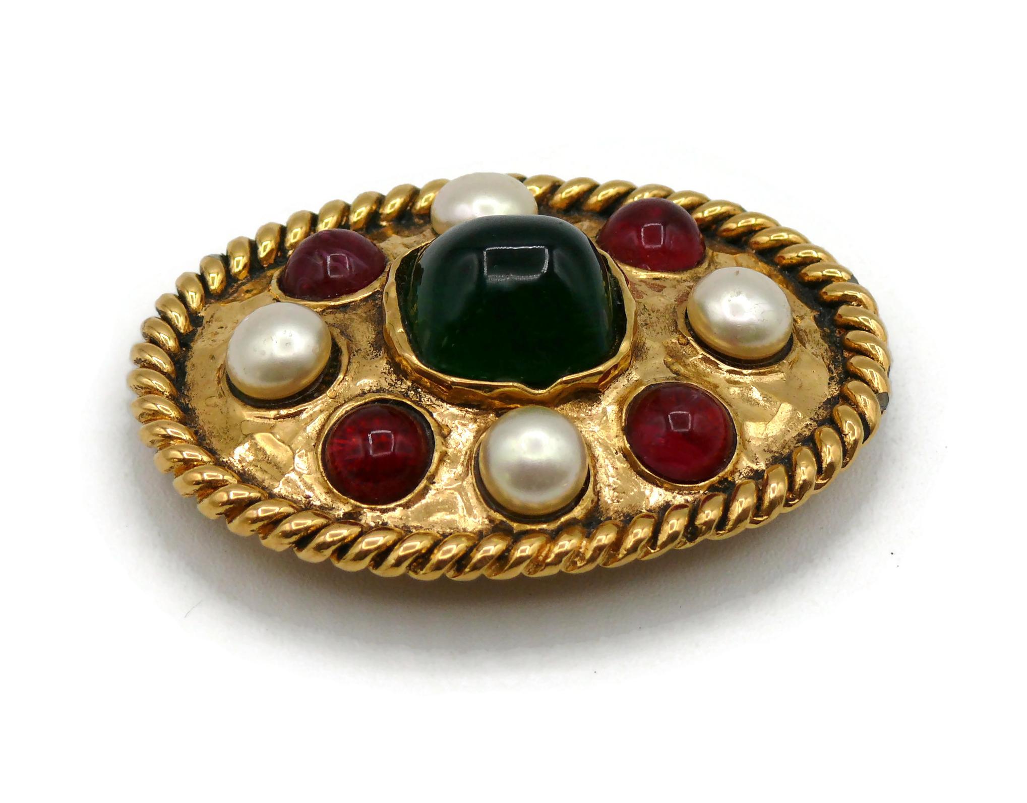 Women's CHANEL Vintage Gripoix Oval Brooch For Sale