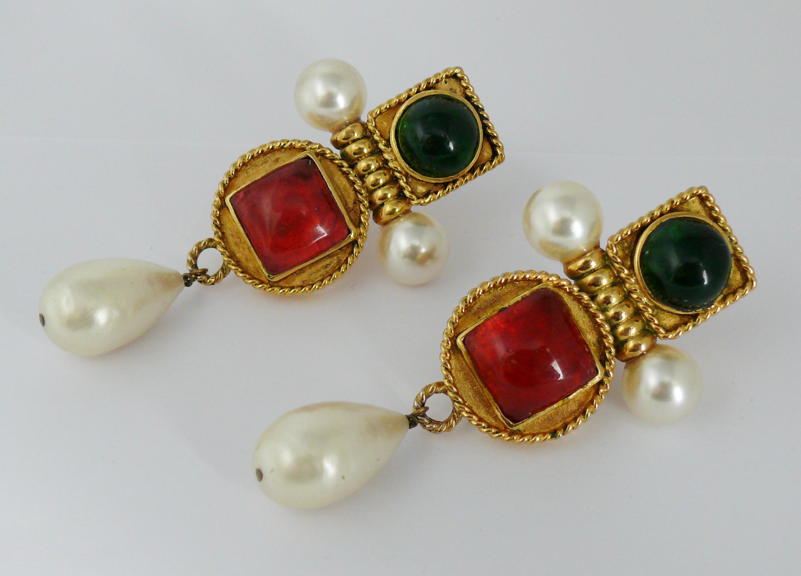 Chanel Vintage Gripoix Poured Glass and Faux Pearl Dangle Earrings In Good Condition In Nice, FR