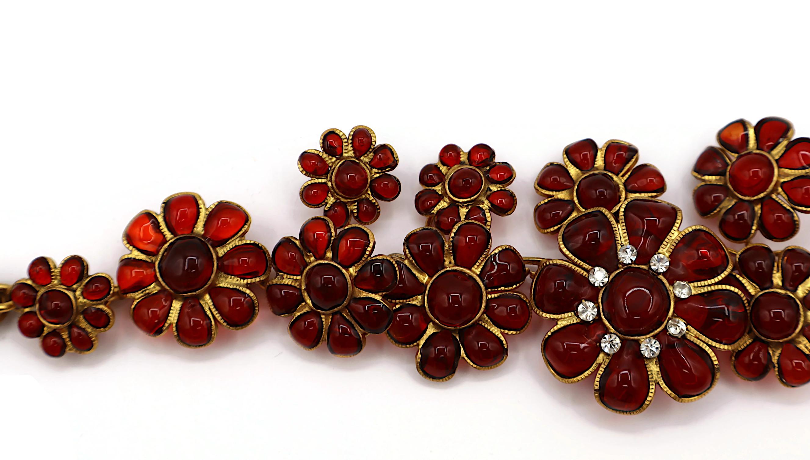CHANEL Vintage GRIPOIX Poured Glass Floral Necklace In Good Condition For Sale In Nice, FR