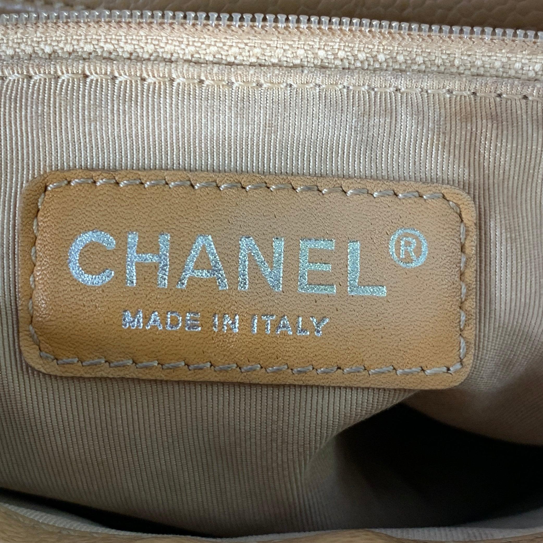CHANEL Vintage By Kaviar Grand Einkaufstasche Beige Gold Gesteppte Lederhandtasche im Angebot 3