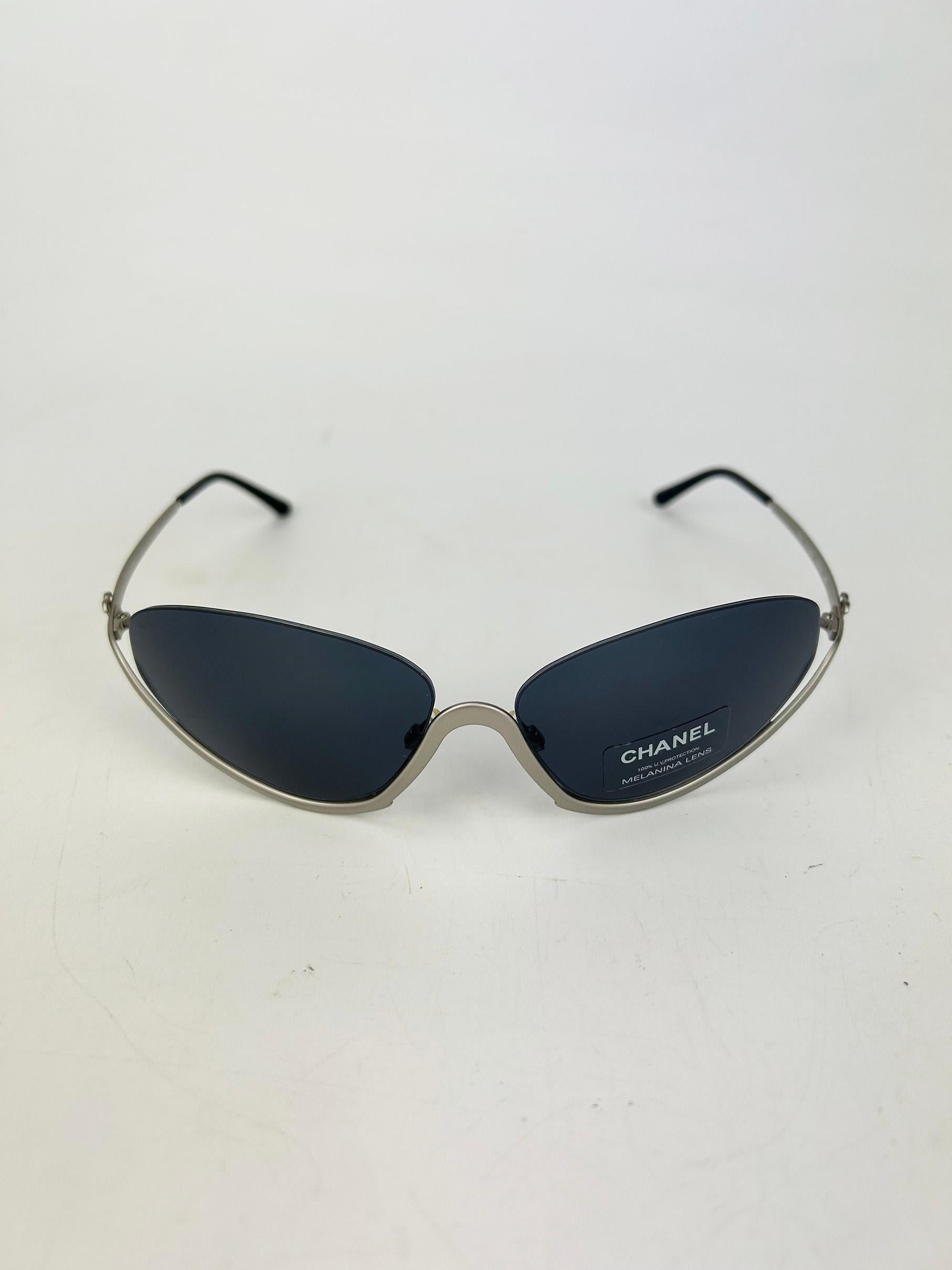 Chanel Vintage Half Frame Floating Gray Lens Silver Sunglasses c2000s Pour femmes en vente