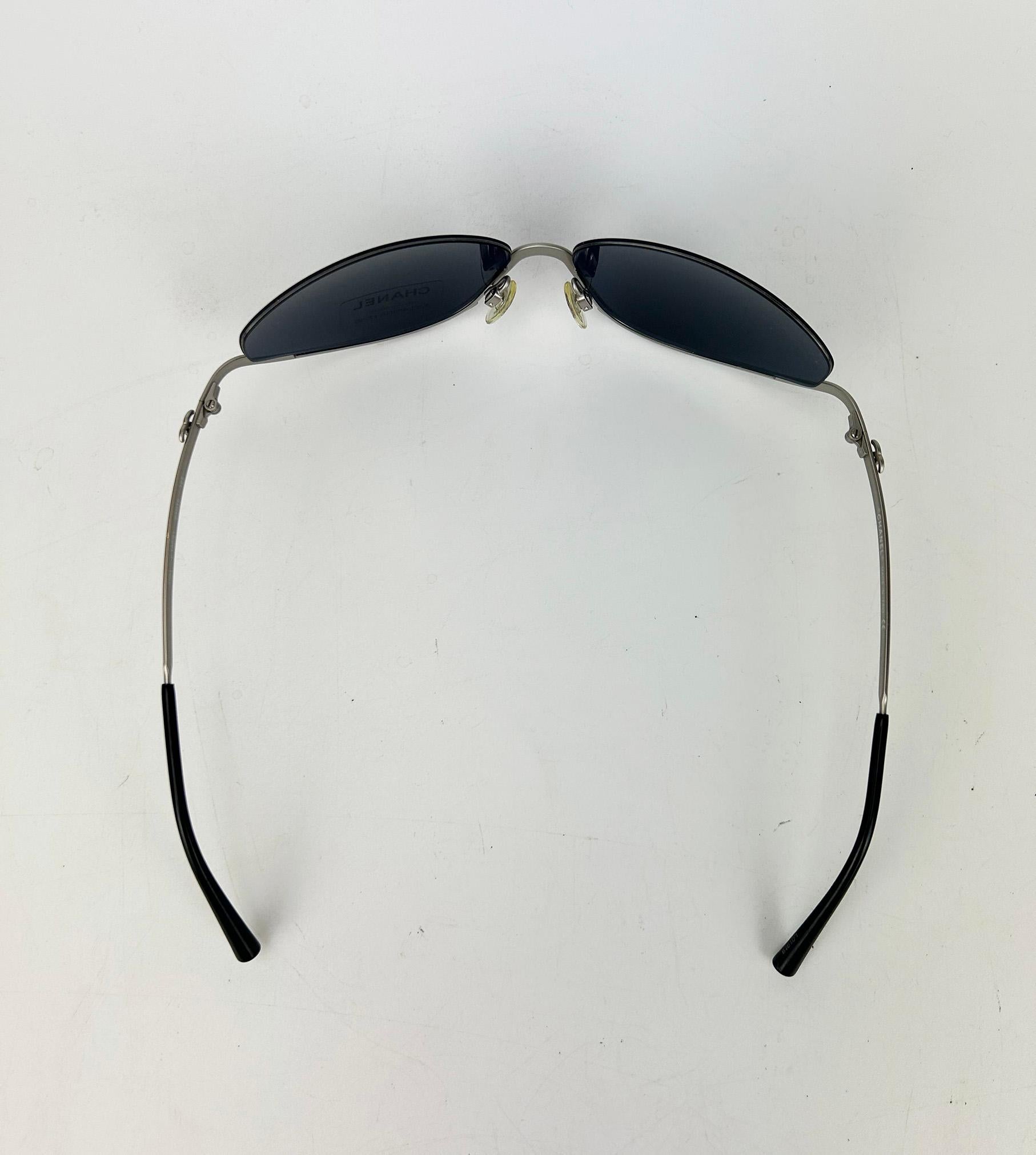 Chanel Vintage Half Frame Floating Gray Lens Silver Sunglasses c2000s en vente 3