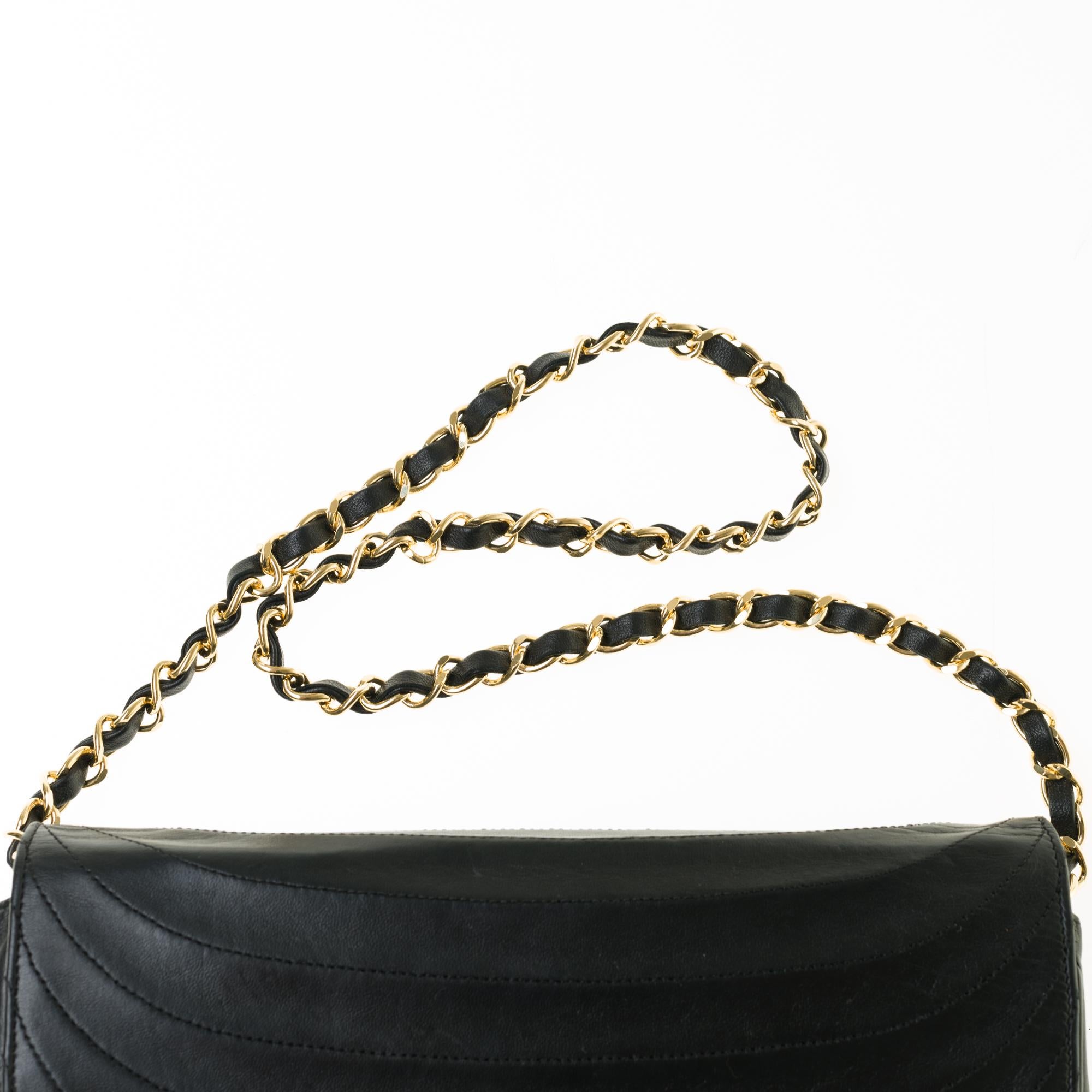 Chanel vintage half moon handbag in black quilted leather, Gold hardware  In Good Condition In Paris, IDF