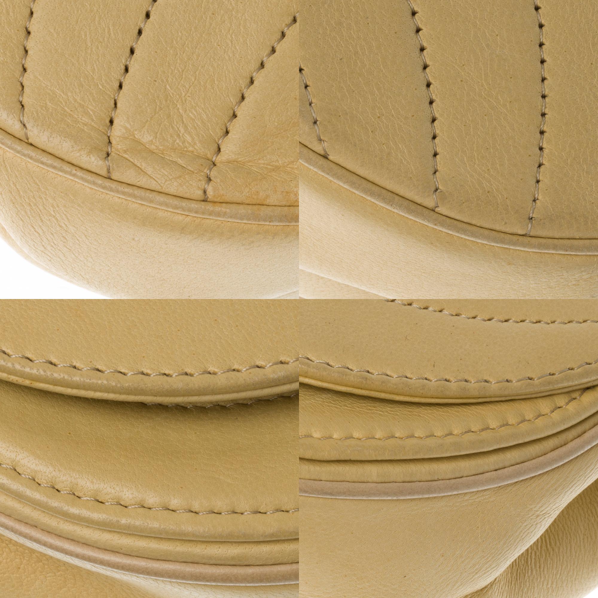 Chanel vintage half moon shoulder bag in beige quilted leather, Gold hardware  2