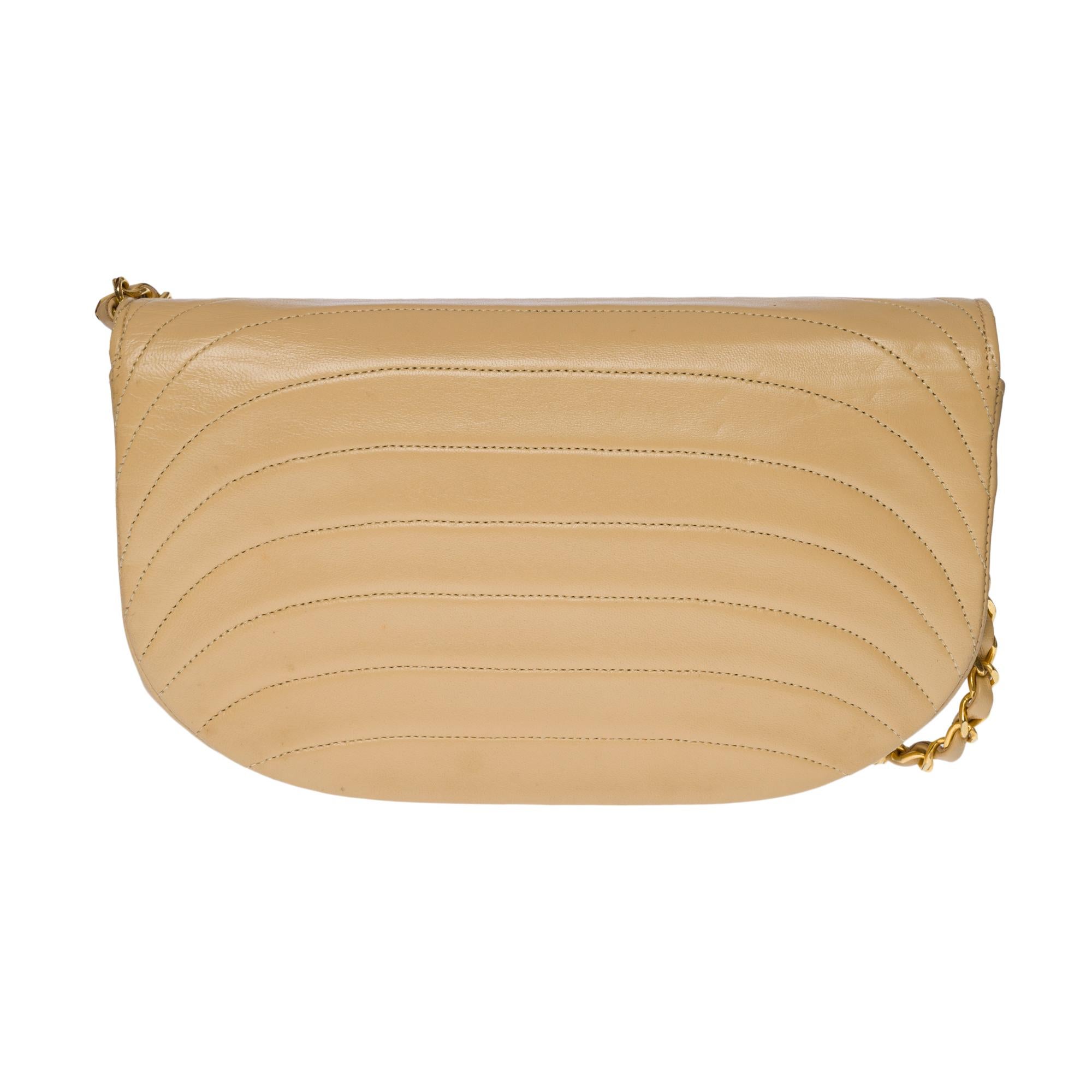 Lovely Chanel vintage Demi-lune (Half-moon) shoulder bag in beige quilted leather, gold-plated metal hardware, a gold-plated metal chain handle interwoven with beige leather for a hand, shoulder or shoulder strap

Gold Metal Flap Closure
Beige