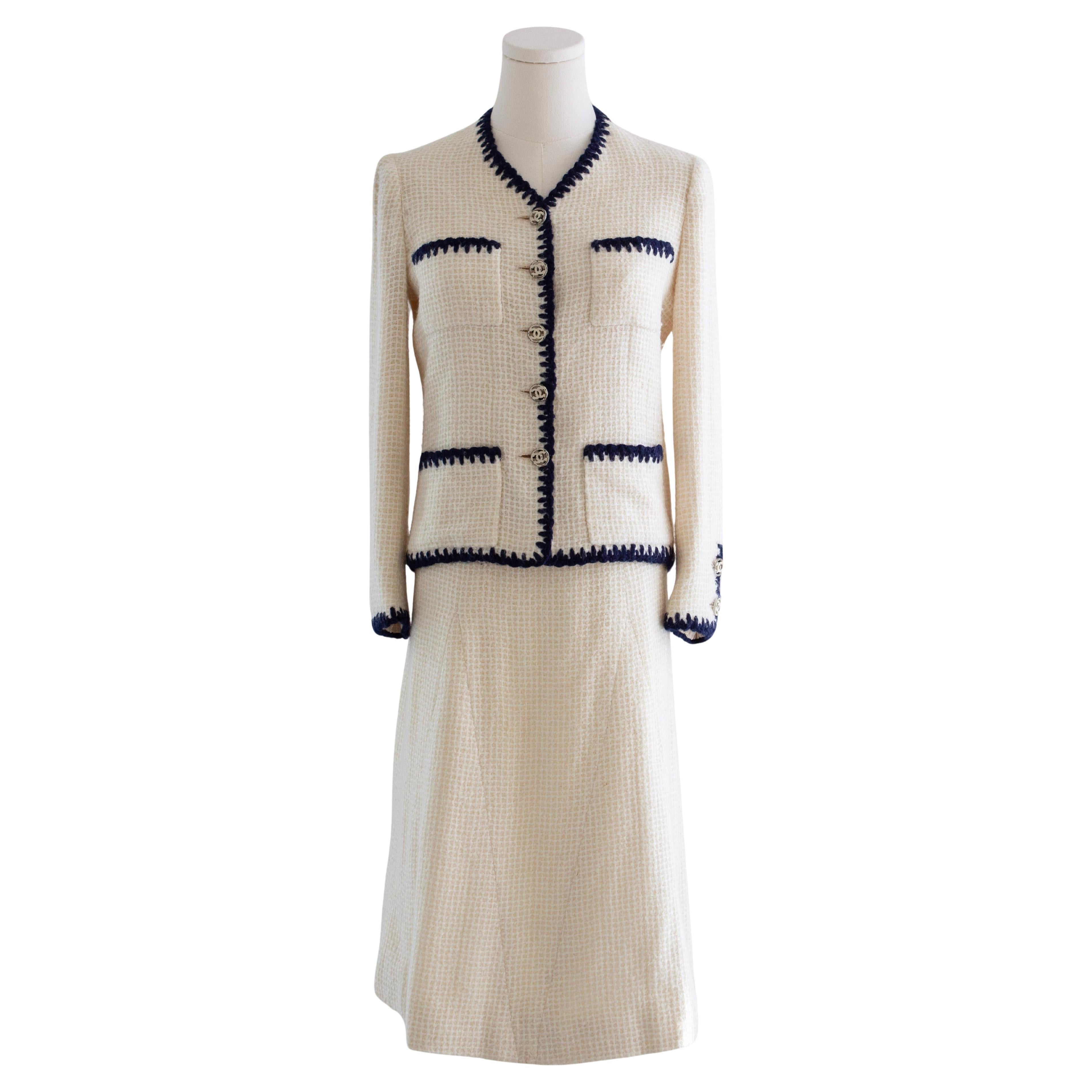 Chanel Vintage Haute Couture 1970s Blue Jasmine White Navy Tweed Jacket Suit en vente