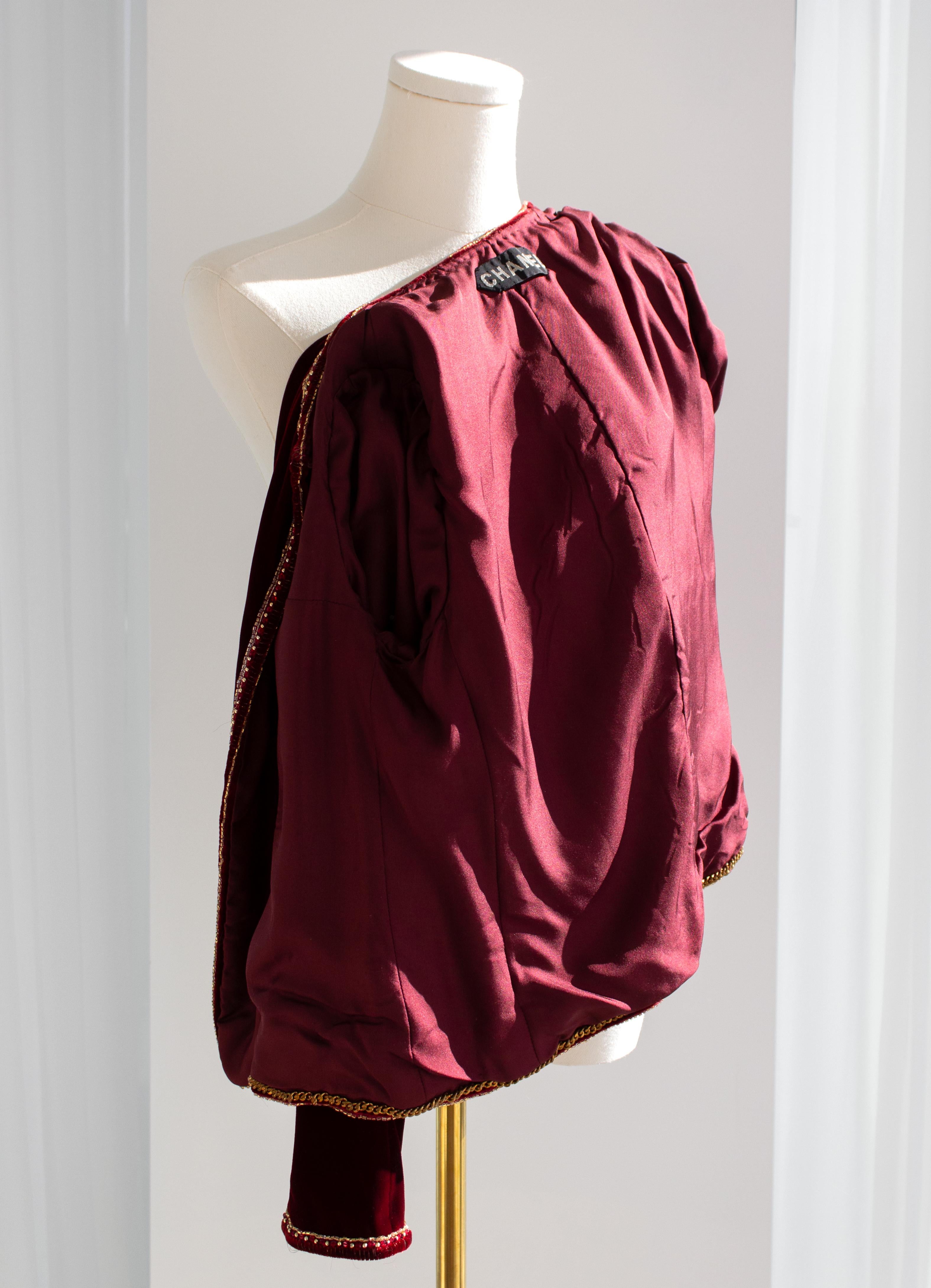 Giacca Chanel Vintage Haute Couture 1970s in velluto rosso bordeaux impreziosito in vendita 5