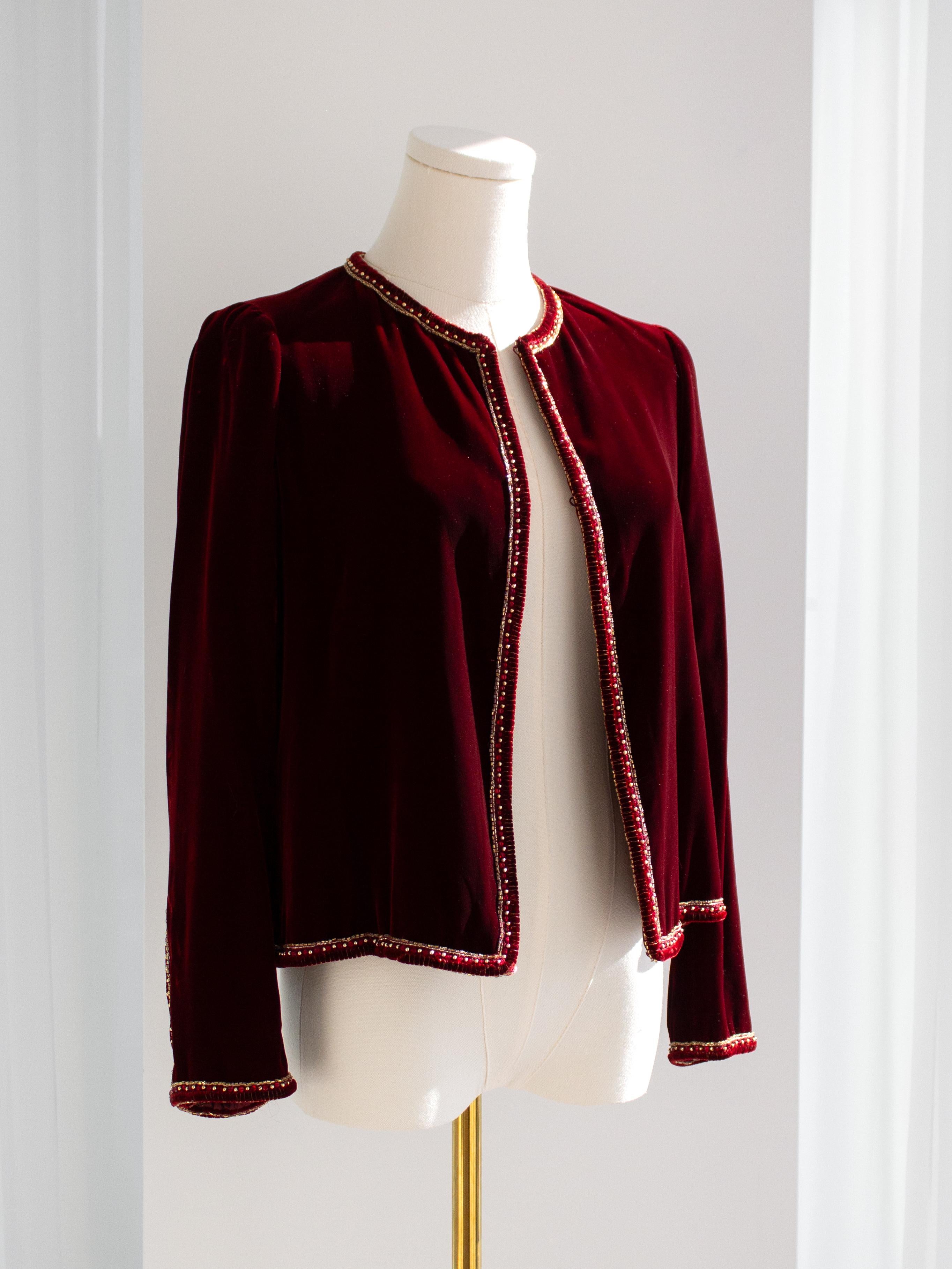 Donna Giacca Chanel Vintage Haute Couture 1970s in velluto rosso bordeaux impreziosito in vendita