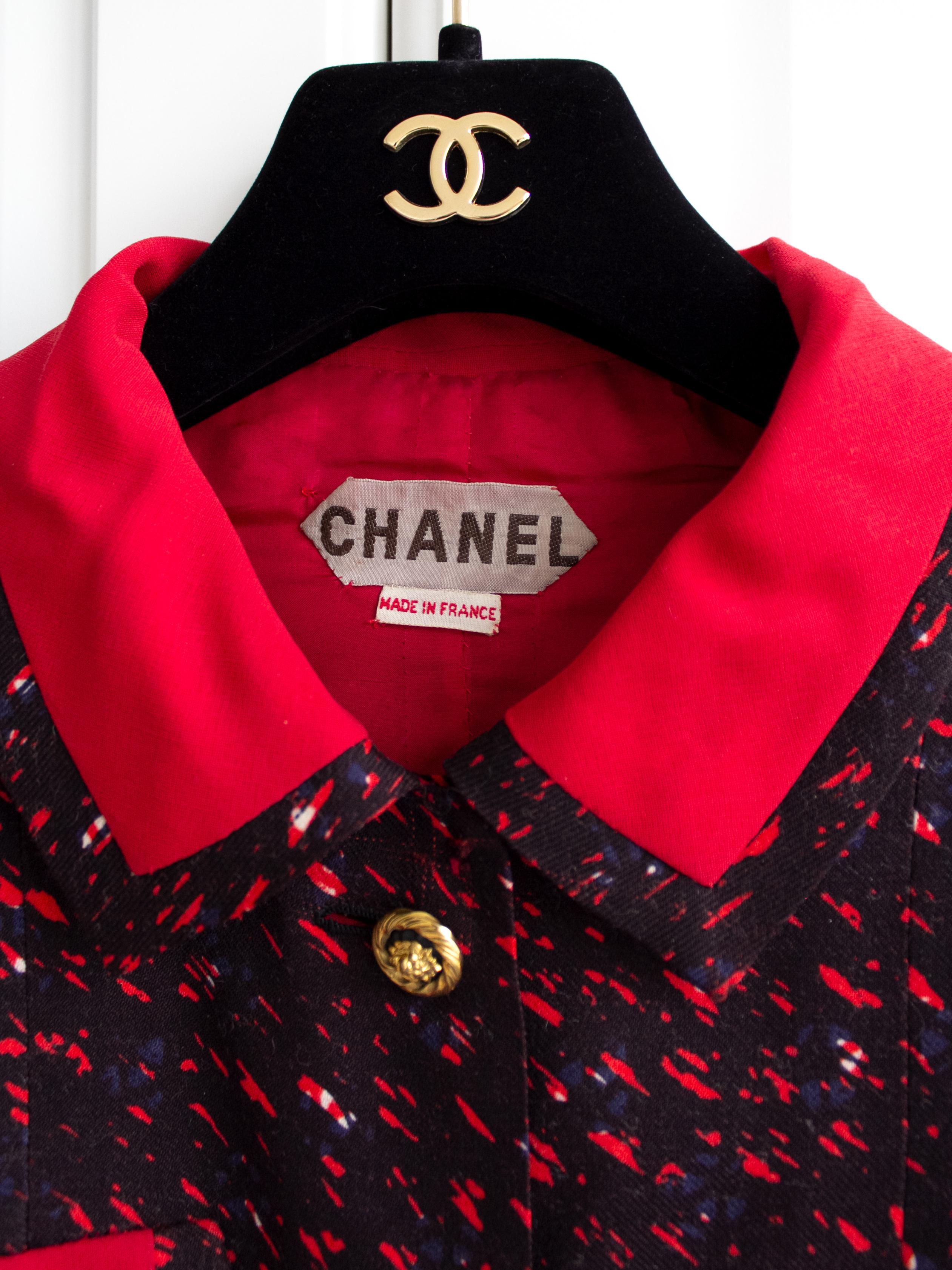 Women's Chanel Vintage Haute Couture 1970s Red Blue Gold Lion Jacket Skirt Suit