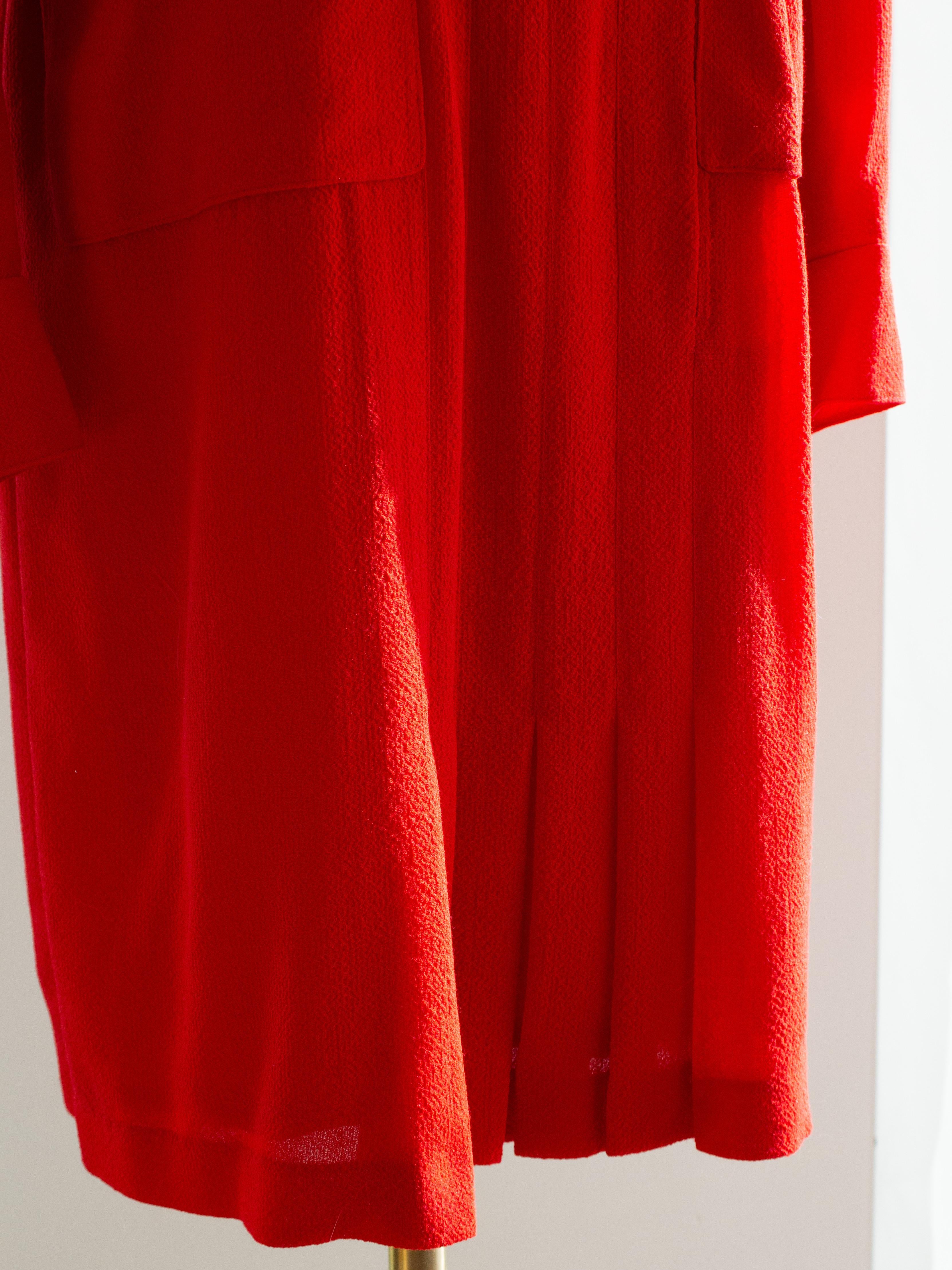 Chanel Vintage Alta Costura Otoño/Invierno 1988 Vestido Rojo Cadena Dorada en venta 6