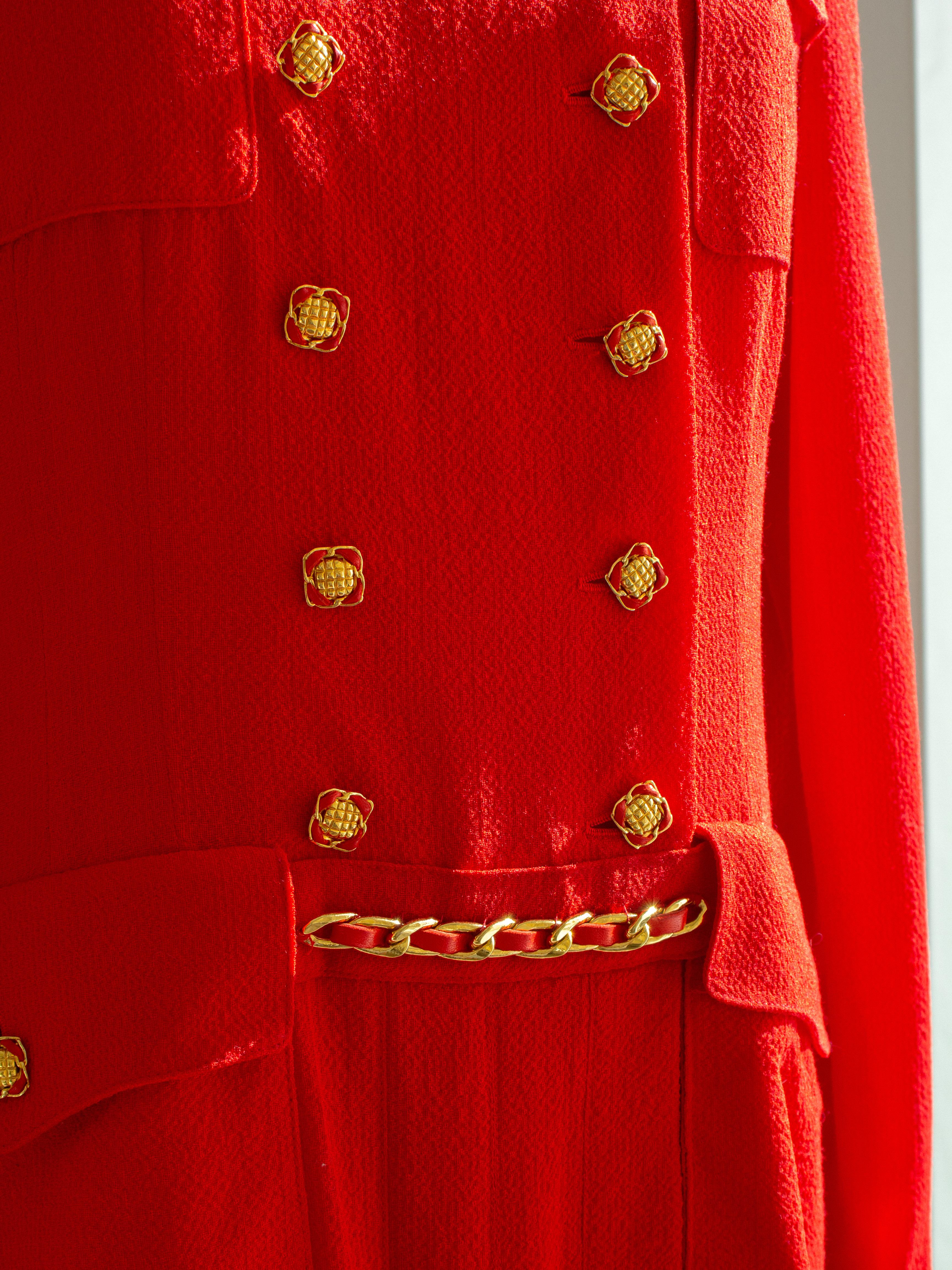 Chanel Vintage Haute Couture Herbst/Winter 1988 Rotes Goldkettenkleid mit Kette im Angebot 5