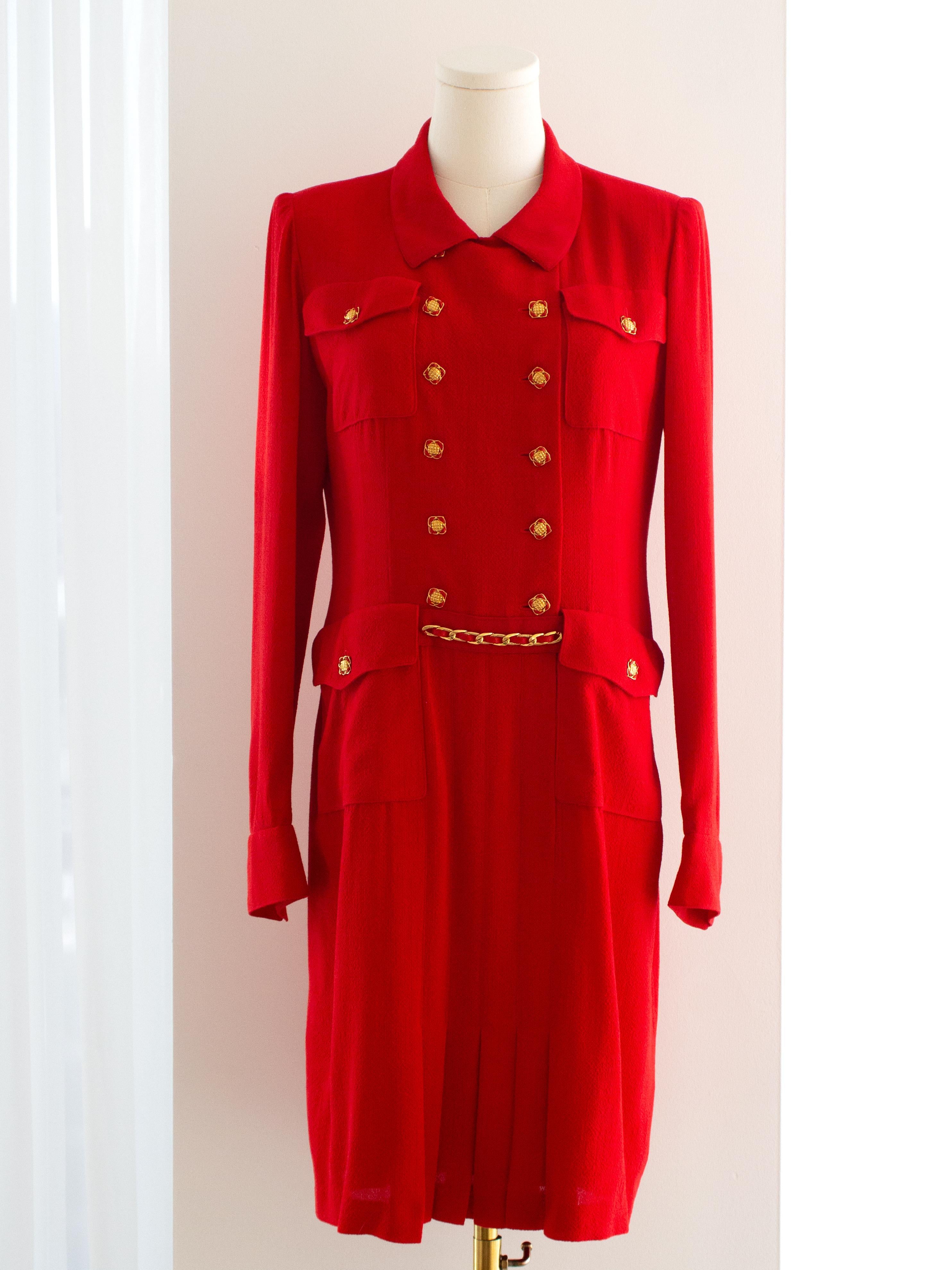 Chanel Vintage Alta Costura Otoño/Invierno 1988 Vestido Rojo Cadena Dorada en Excelente estado para la venta en Jersey City, NJ