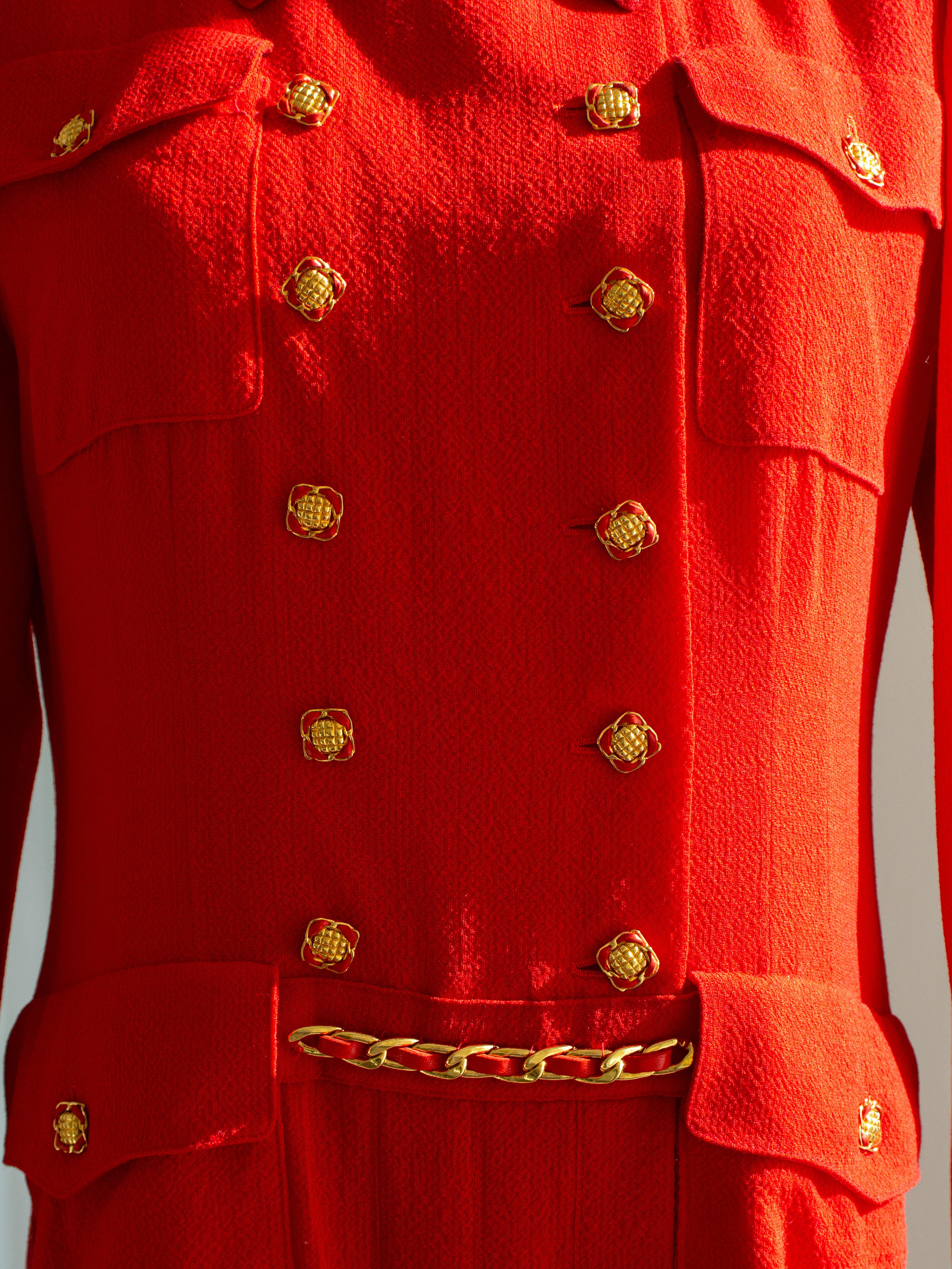 Chanel Vintage Alta Costura Otoño/Invierno 1988 Vestido Rojo Cadena Dorada en venta 3