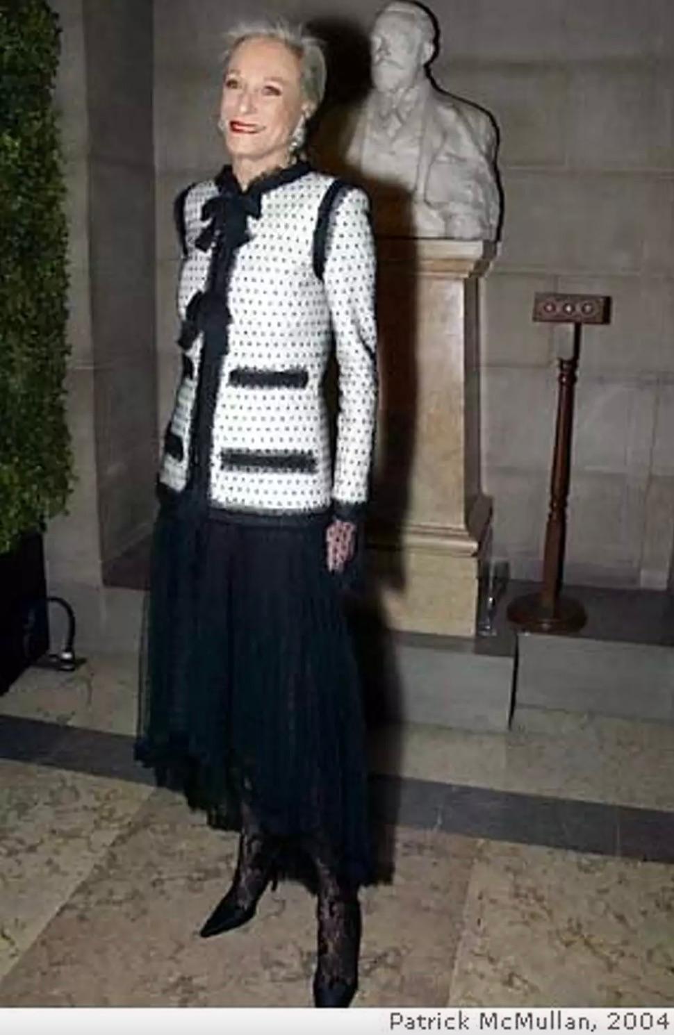 Women's Chanel Vintage Haute Couture Fall/Winter 2003 Black Swiss Dot Tulle Skirt For Sale
