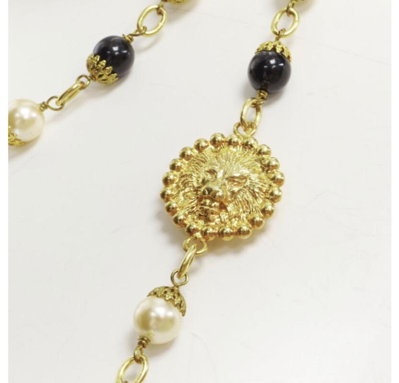 CHANEL Vintage Haute Couture Goosens Testa di leone nero con perle sintetiche in vendita 8