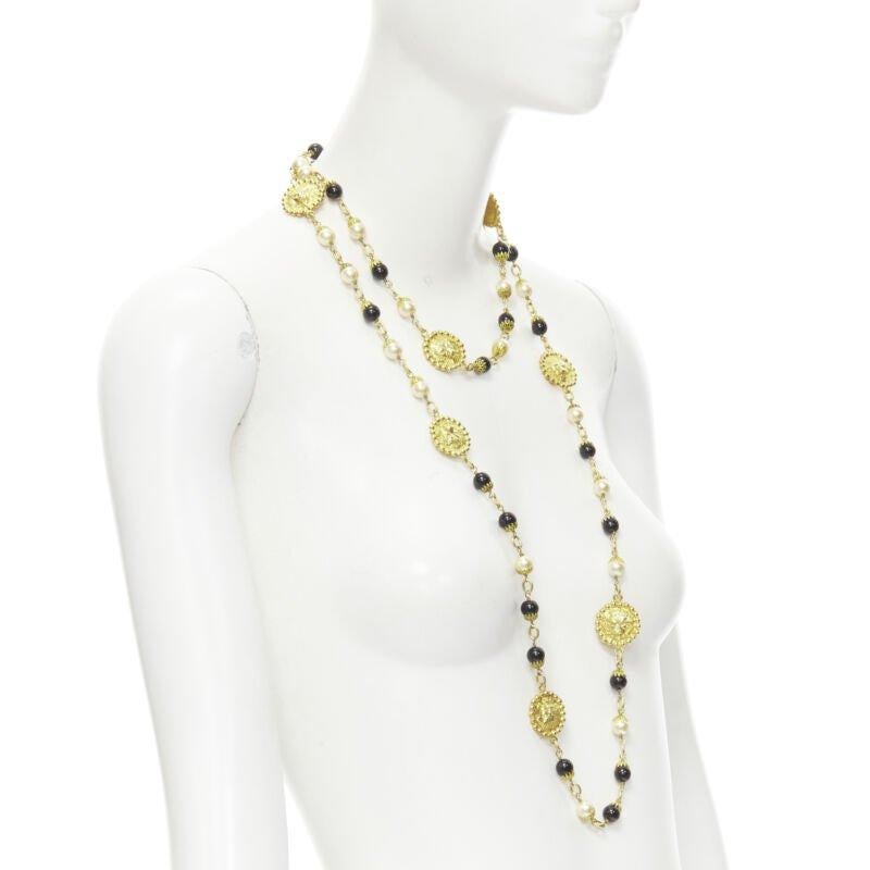 CHANEL Vintage Haute Couture Goosens Lion head black faux pearl sautoir neckace In Good Condition For Sale In Hong Kong, NT