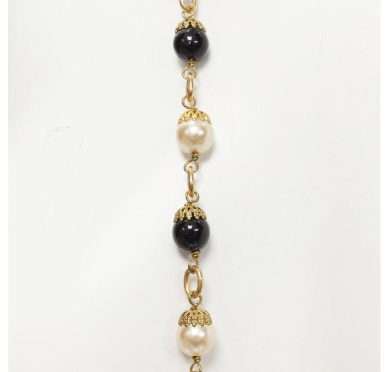 CHANEL Vintage Haute Couture Goosens Testa di leone nero con perle sintetiche in vendita 3