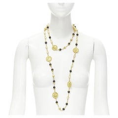 CHANEL Collier sautoir vintage haute couture en fausses perles noires avec tête de lion