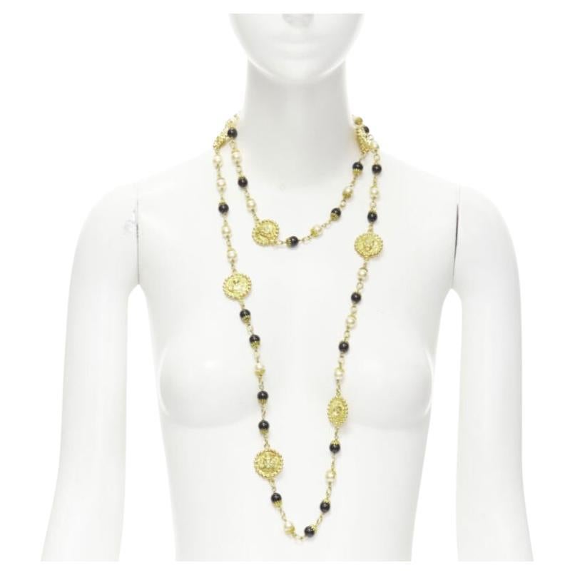 CHANEL Vintage Haute Couture Goosens Testa di leone nero con perle sintetiche in vendita