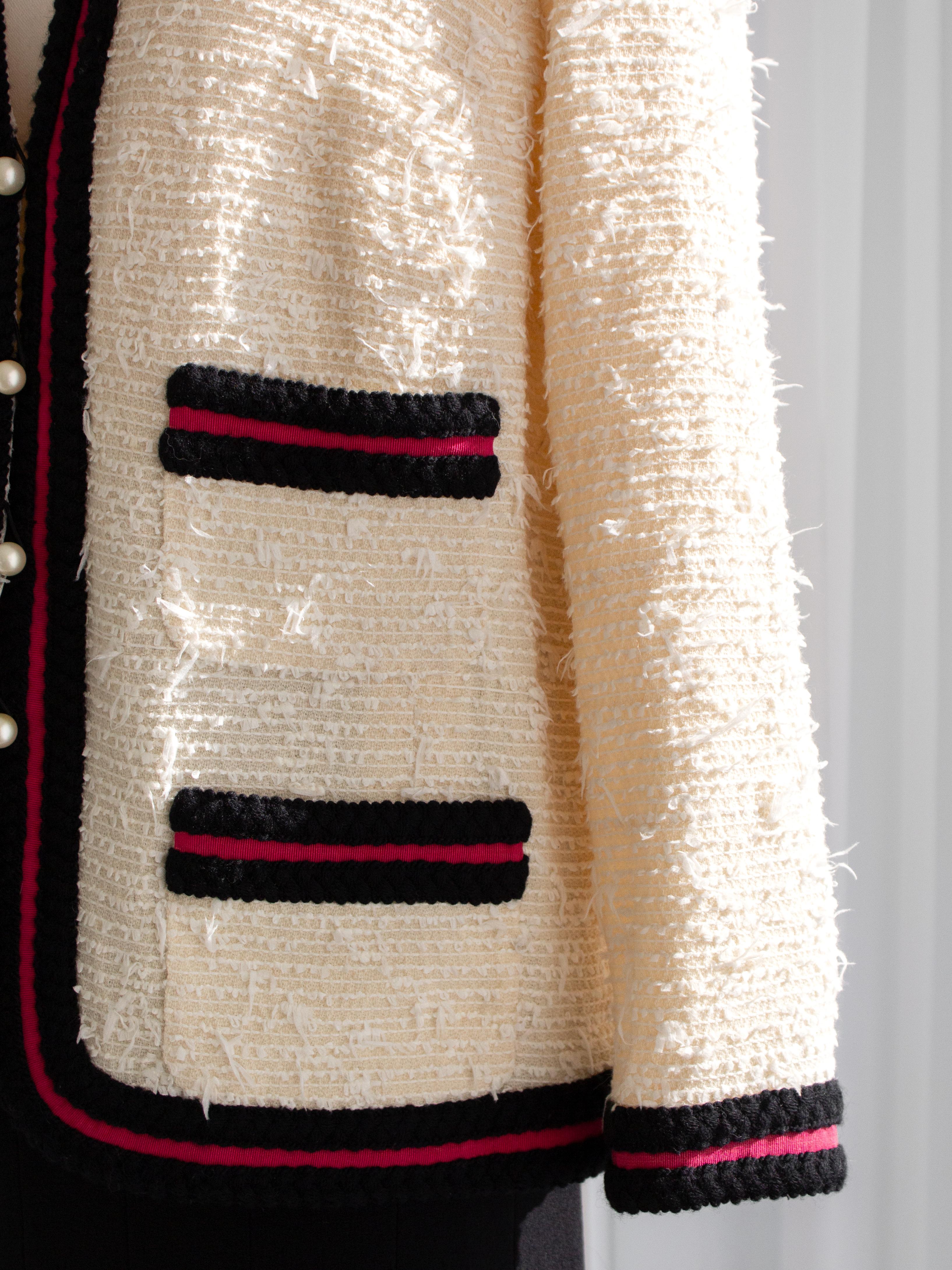 Chanel Vintage Haute Couture SS1997 Bianco Ecrù Nero Lampone Giacca Tweed Abito in vendita 5