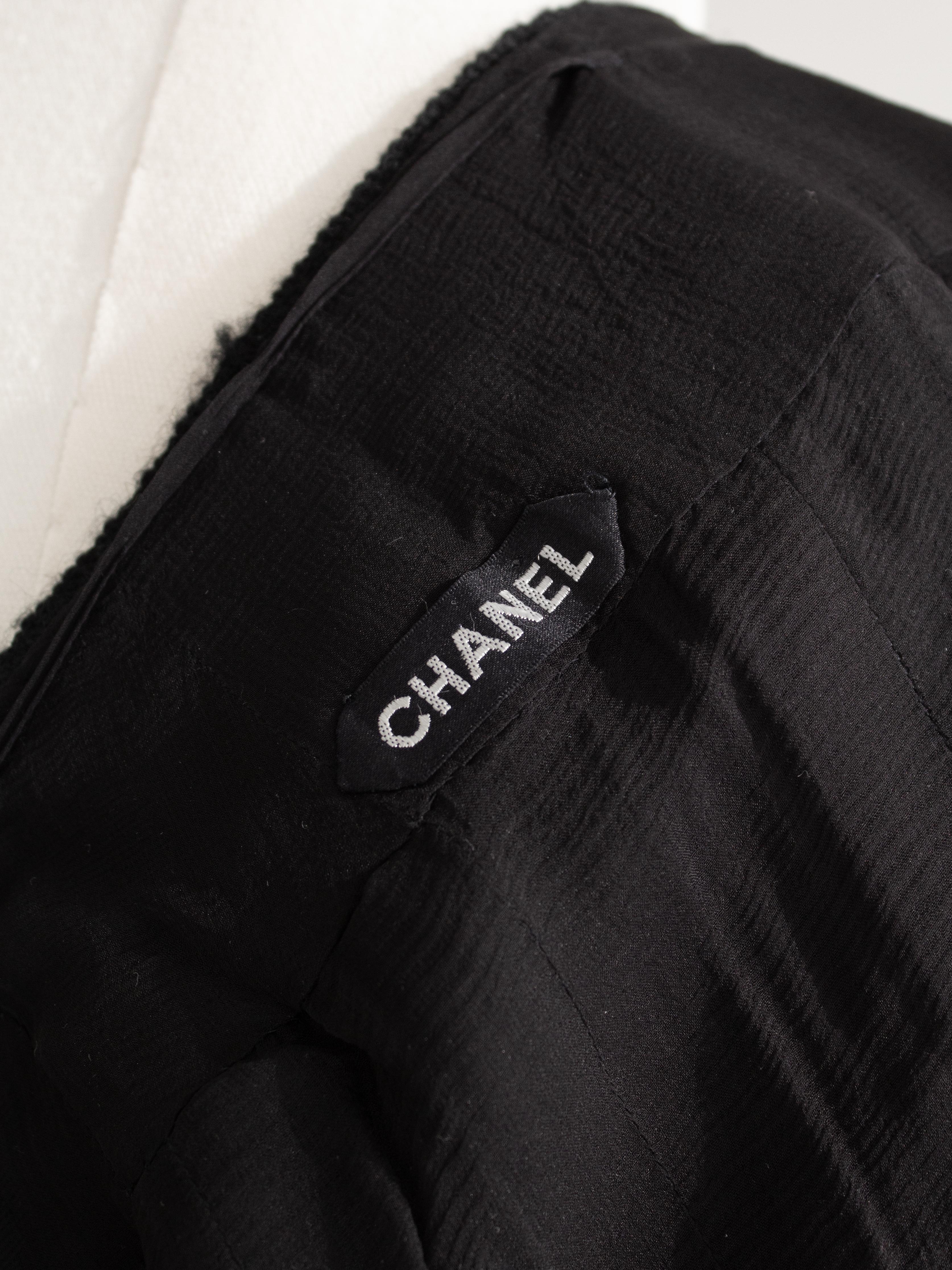 Chanel Vintage Haute Couture SS1997 Bianco Ecrù Nero Lampone Giacca Tweed Abito in vendita 11