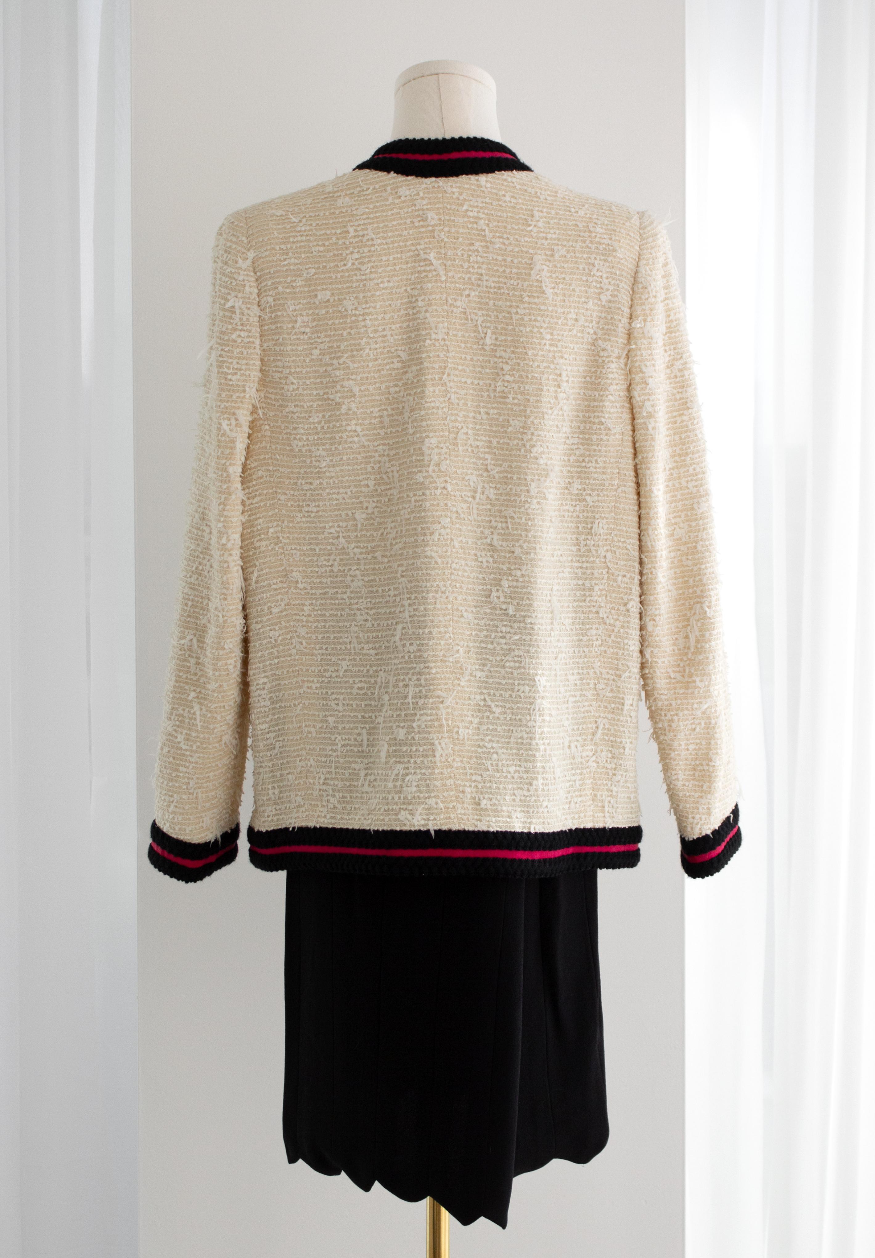 Chanel Vintage Haute Couture SS1997 Bianco Ecrù Nero Lampone Giacca Tweed Abito In condizioni buone in vendita a Jersey City, NJ