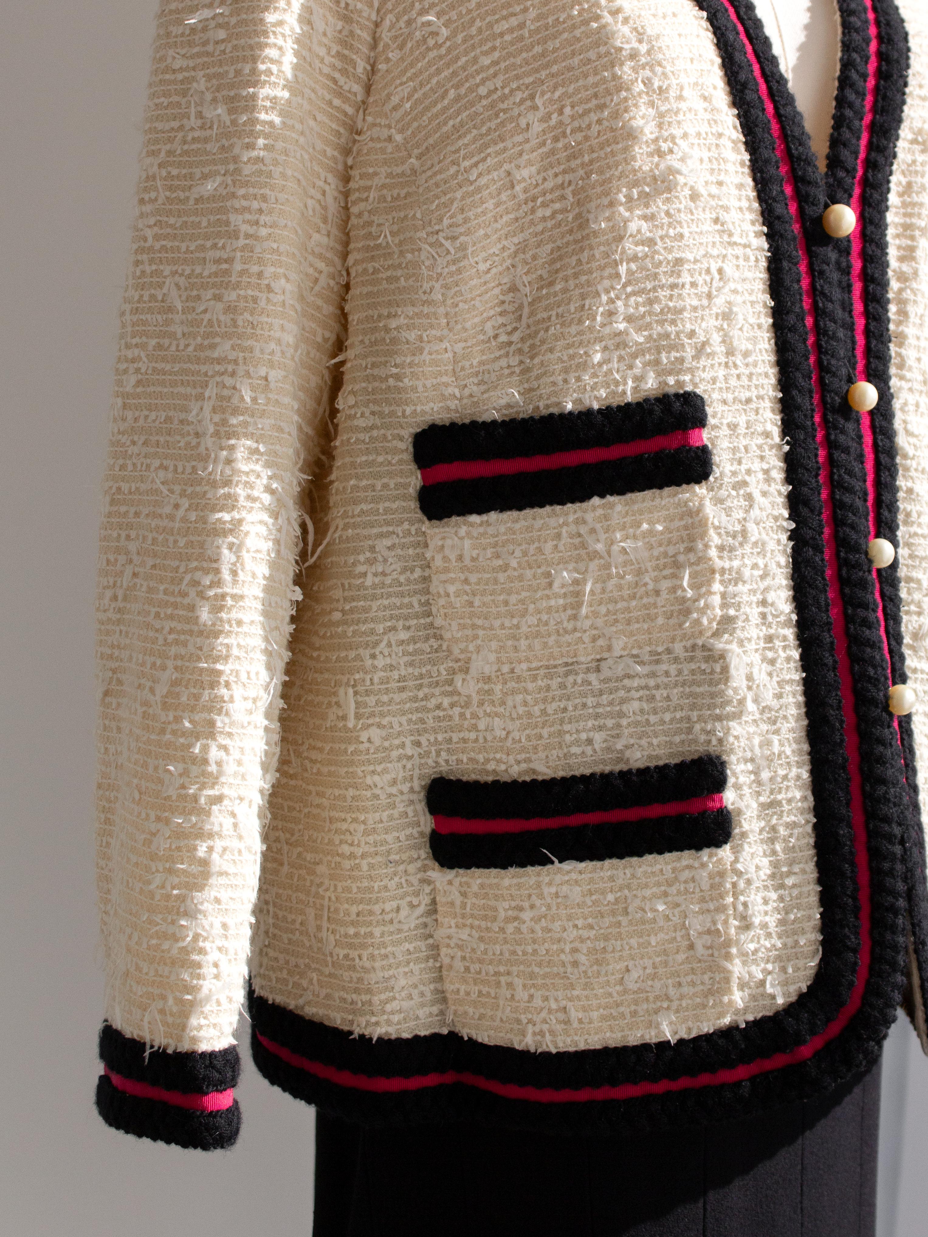Chanel Vintage Haute Couture SS1997 Bianco Ecrù Nero Lampone Giacca Tweed Abito in vendita 1