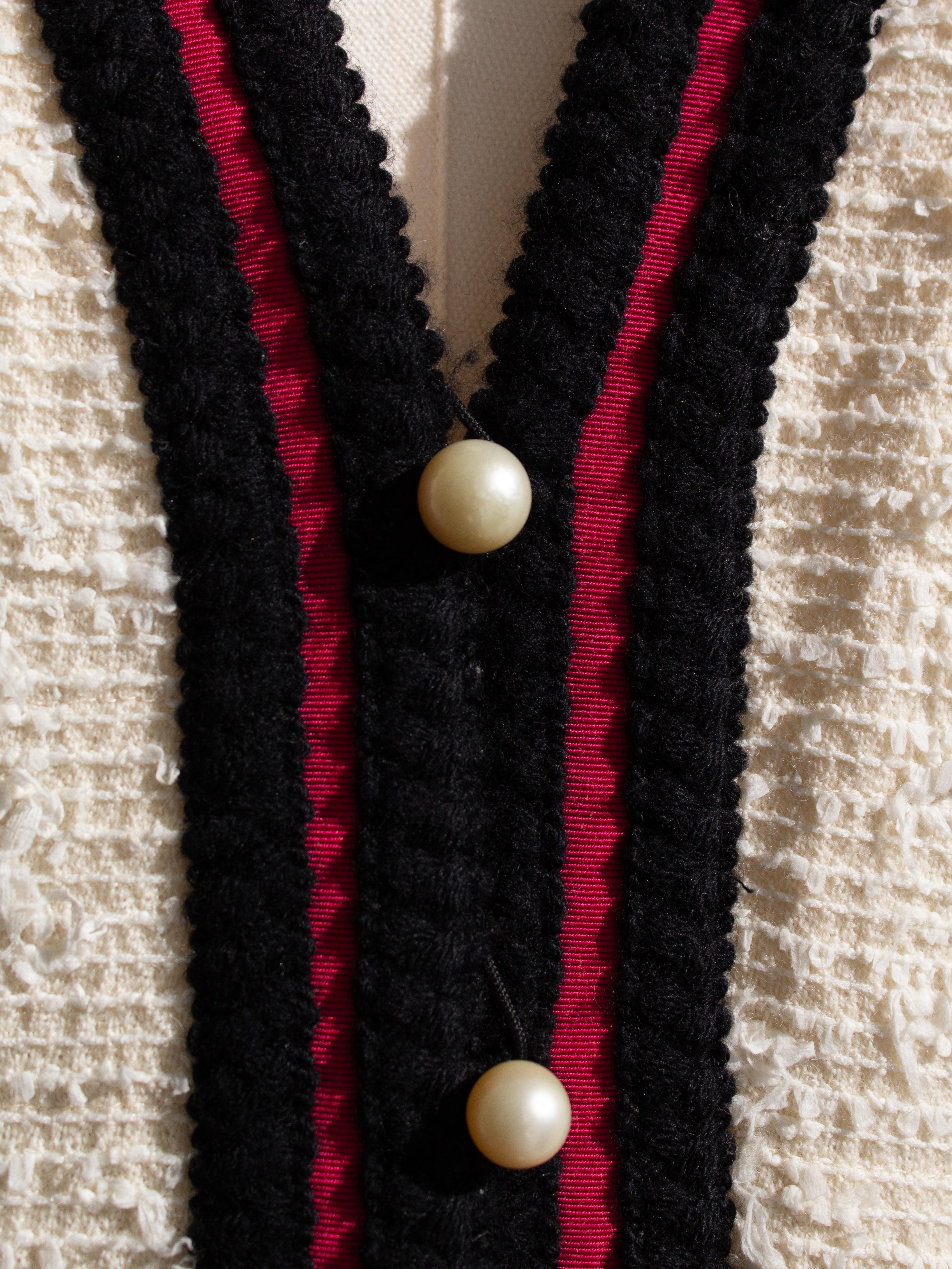 Chanel Vintage Haute Couture SS1997 Bianco Ecrù Nero Lampone Giacca Tweed Abito in vendita 2