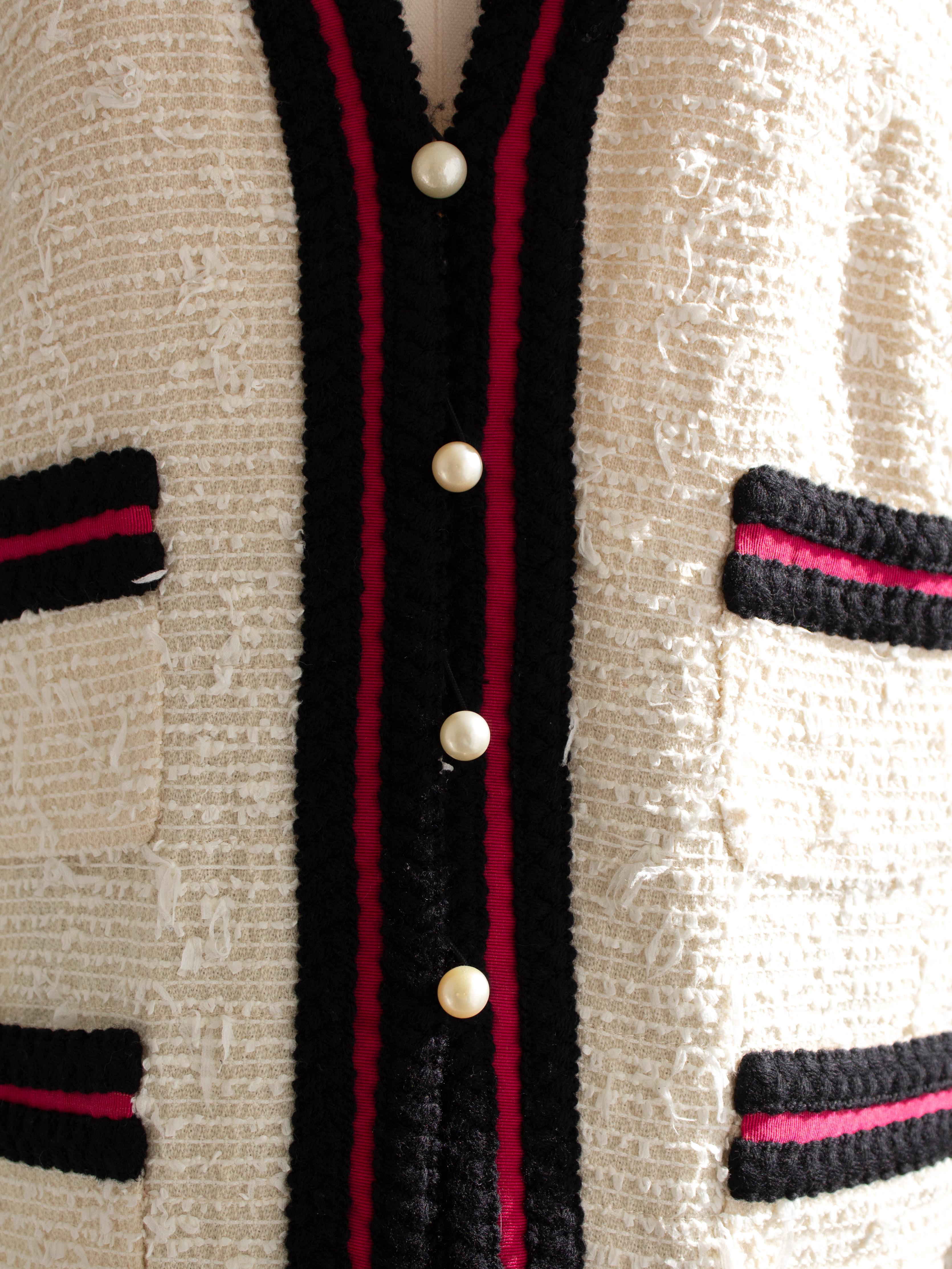 Chanel Vintage Haute Couture SS1997 Bianco Ecrù Nero Lampone Giacca Tweed Abito in vendita 4