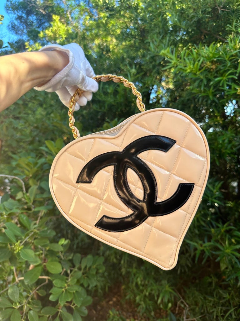 1995 Chanel vintage spring patent leather heart vanity crossbody