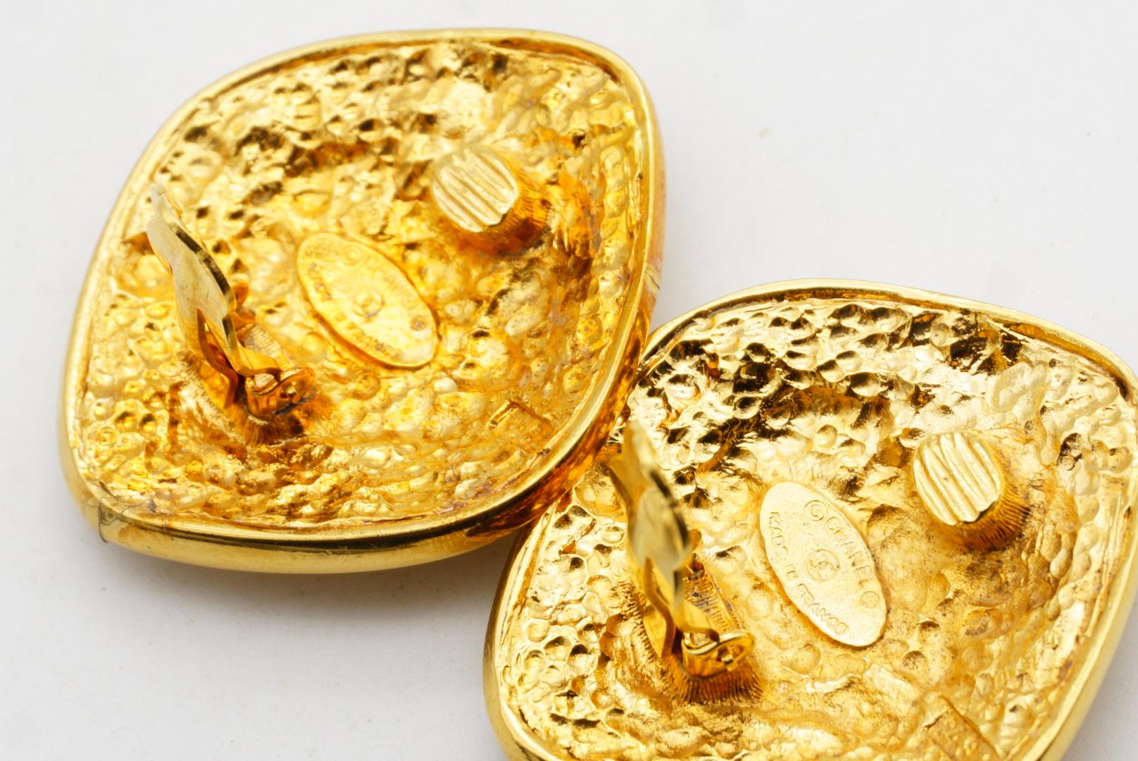 Chanel Vintage Huge Logo CC Coco Gold Diamond Vine Flower Relief Clip Earrings For Sale 7