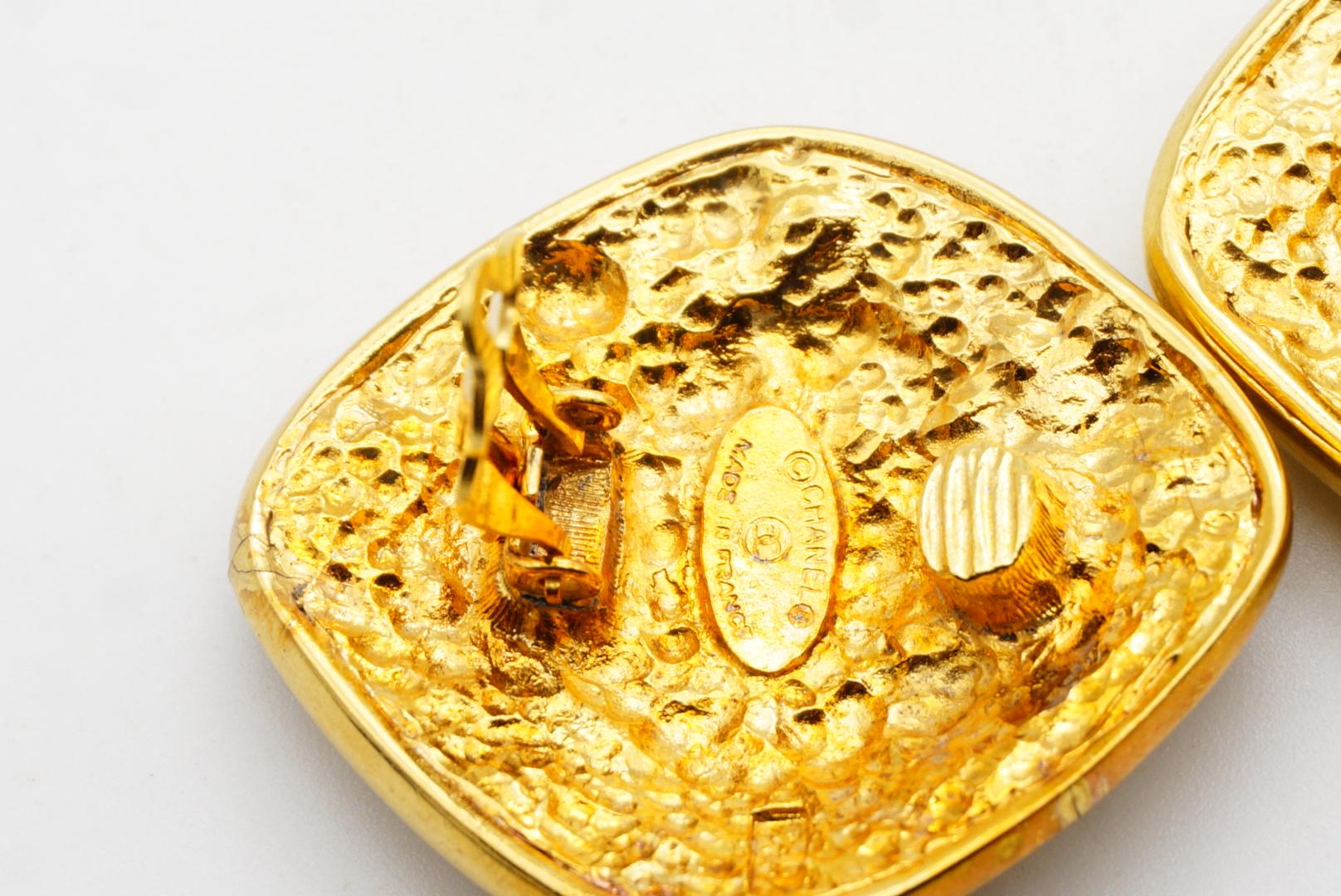 Chanel Vintage Huge Logo CC Coco Gold Diamond Vine Flower Relief Clip Earrings For Sale 8