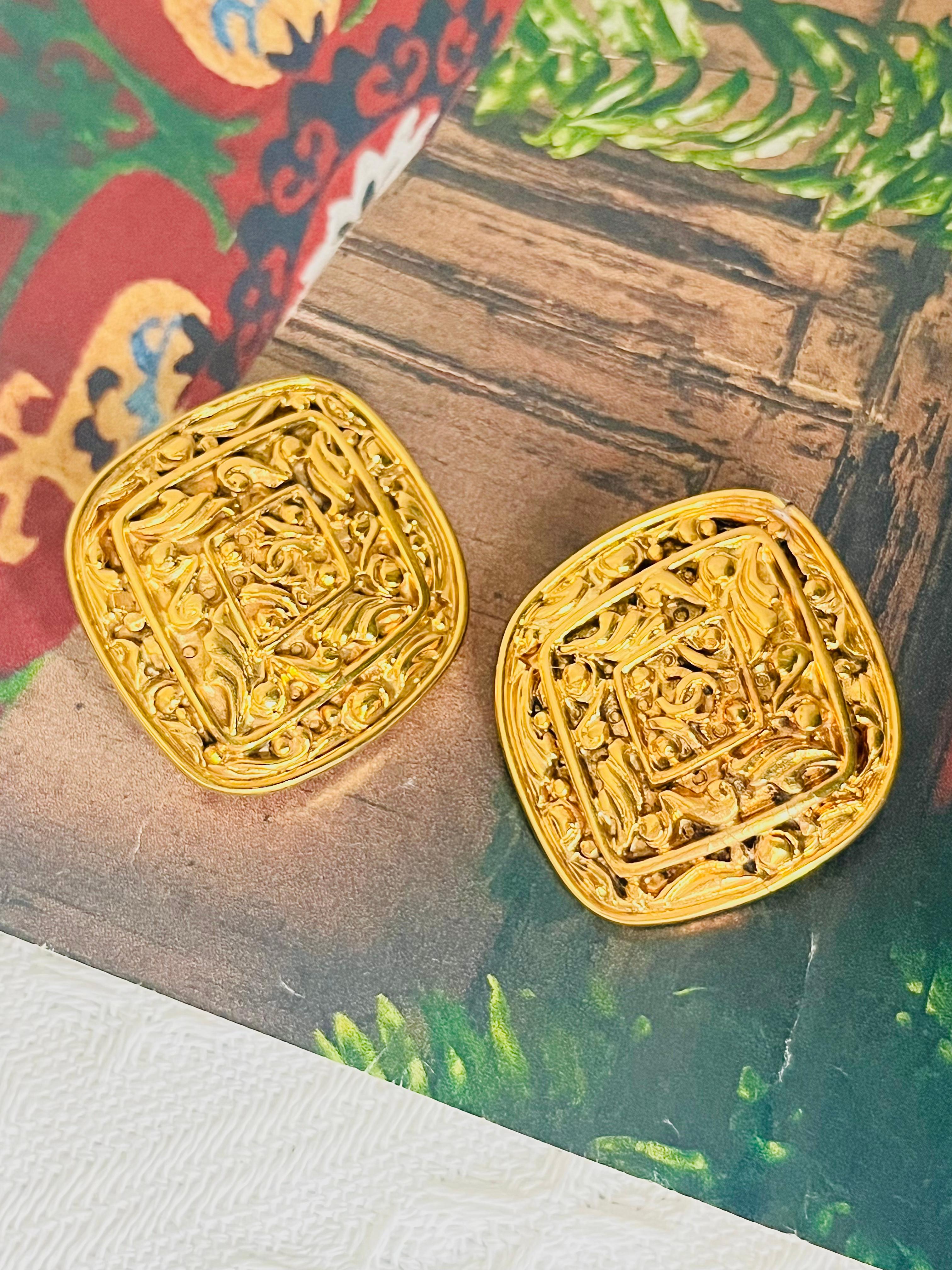 Art Deco Chanel Vintage Huge Logo CC Coco Gold Diamond Vine Flower Relief Clip Earrings For Sale