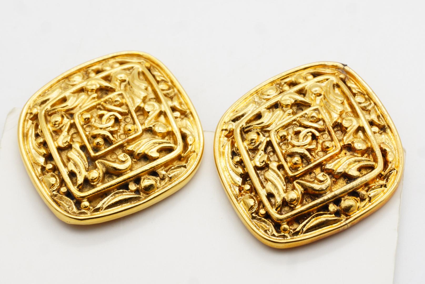 Chanel Vintage Huge Logo CC Coco Gold Diamond Vine Flower Relief Clip Earrings For Sale 2