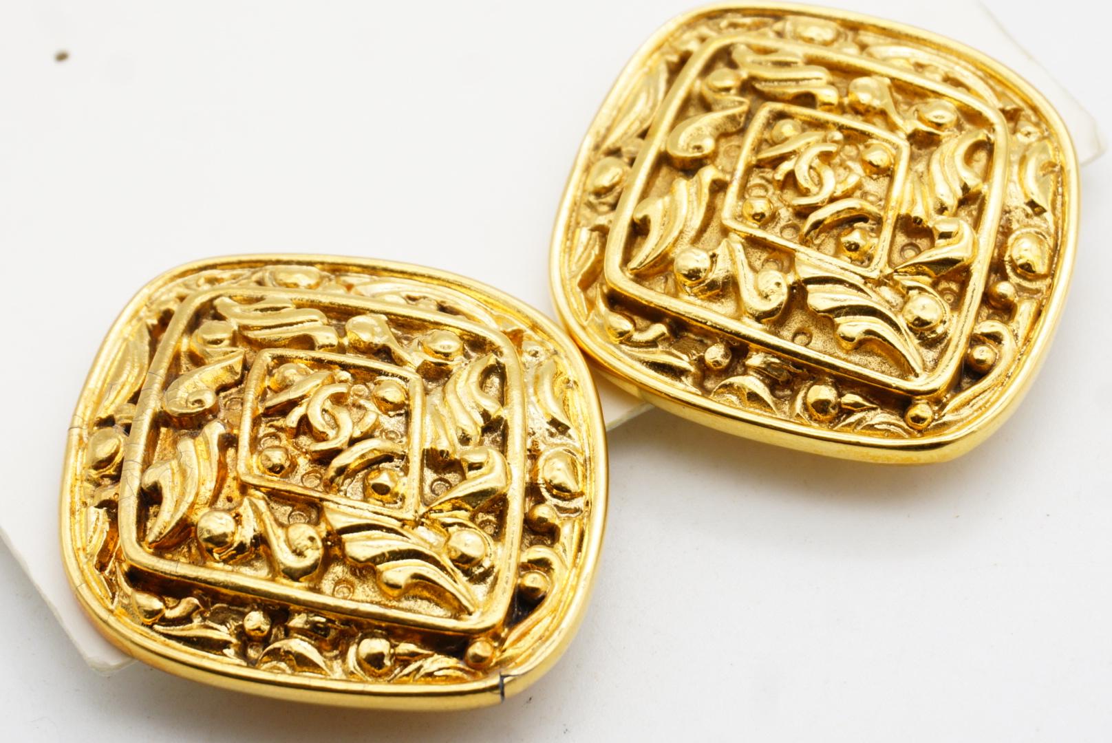 Chanel Vintage Huge Logo CC Coco Gold Diamond Vine Flower Relief Clip Earrings For Sale 3