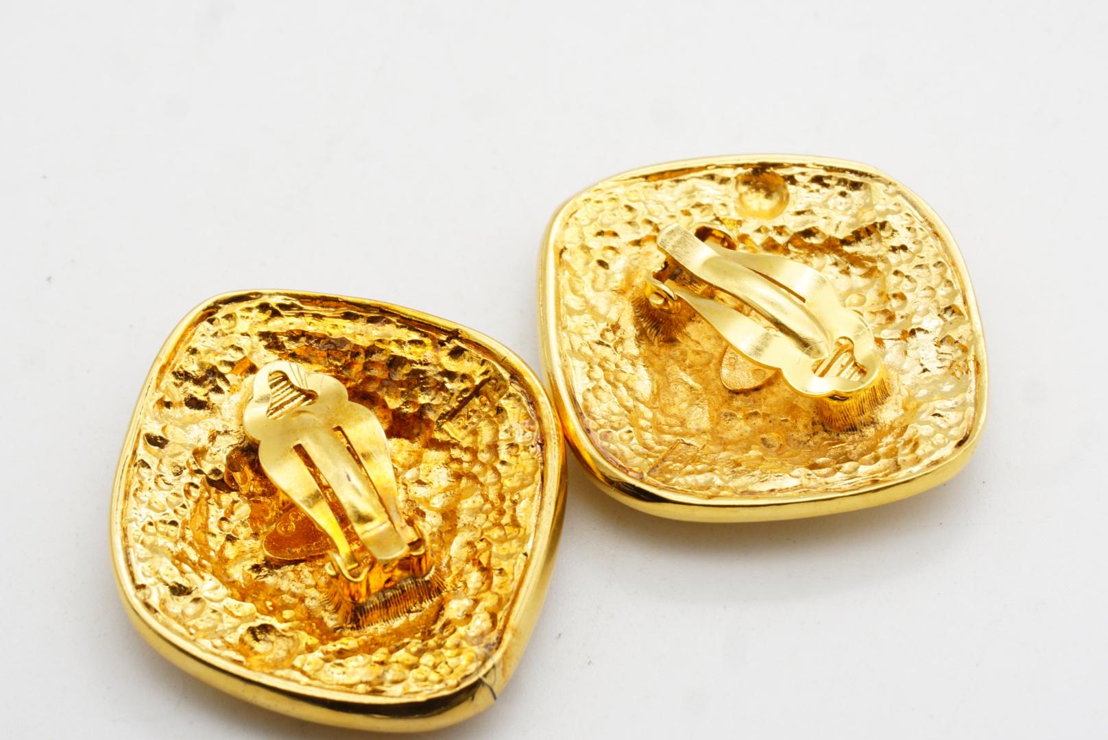 Chanel Vintage Huge Logo CC Coco Gold Diamond Vine Flower Relief Clip Earrings For Sale 4