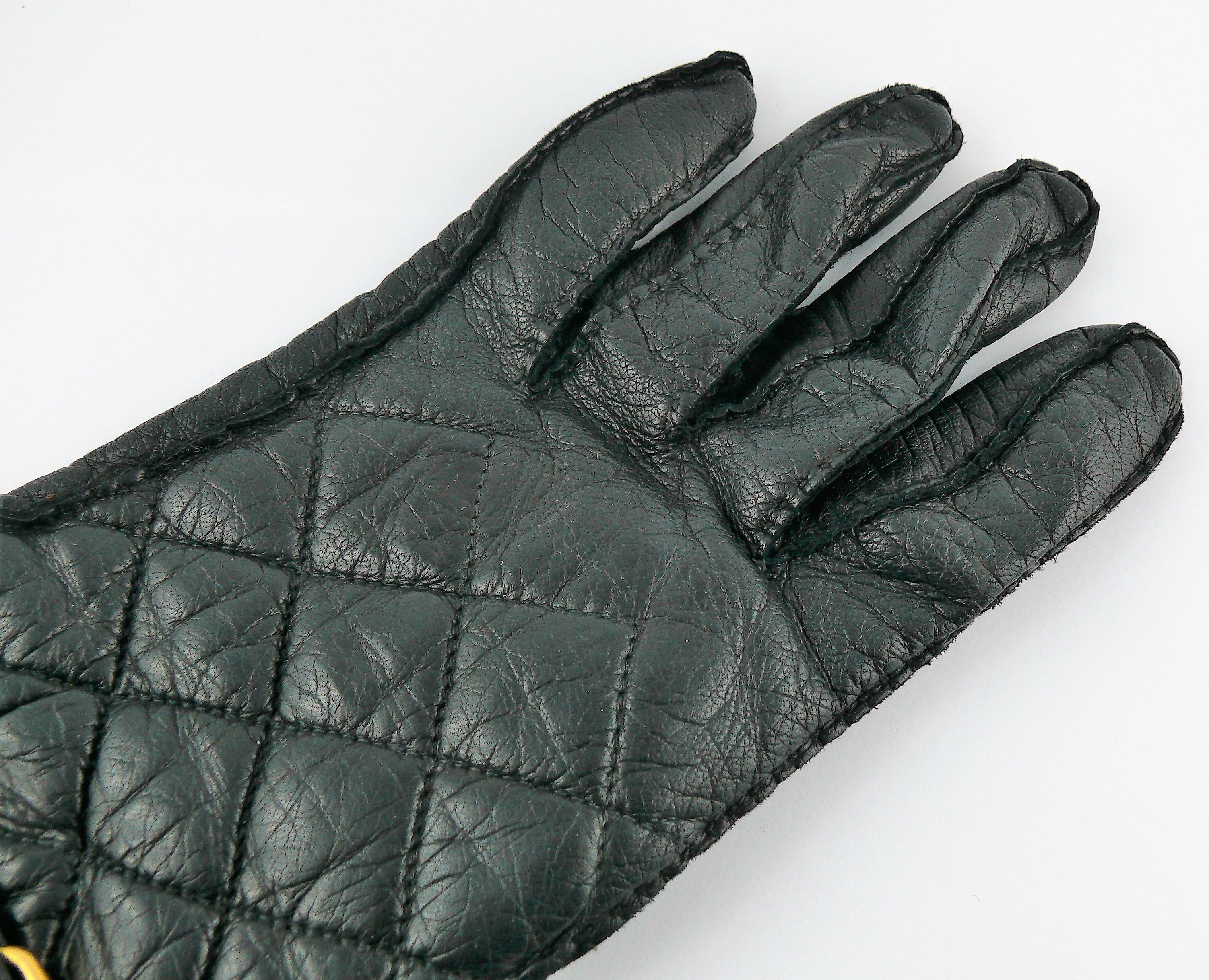Chanel Vintage Iconic Black Quilted Kidskin Leather Rue Cambon Gloves Size 7 1/2 For Sale 3