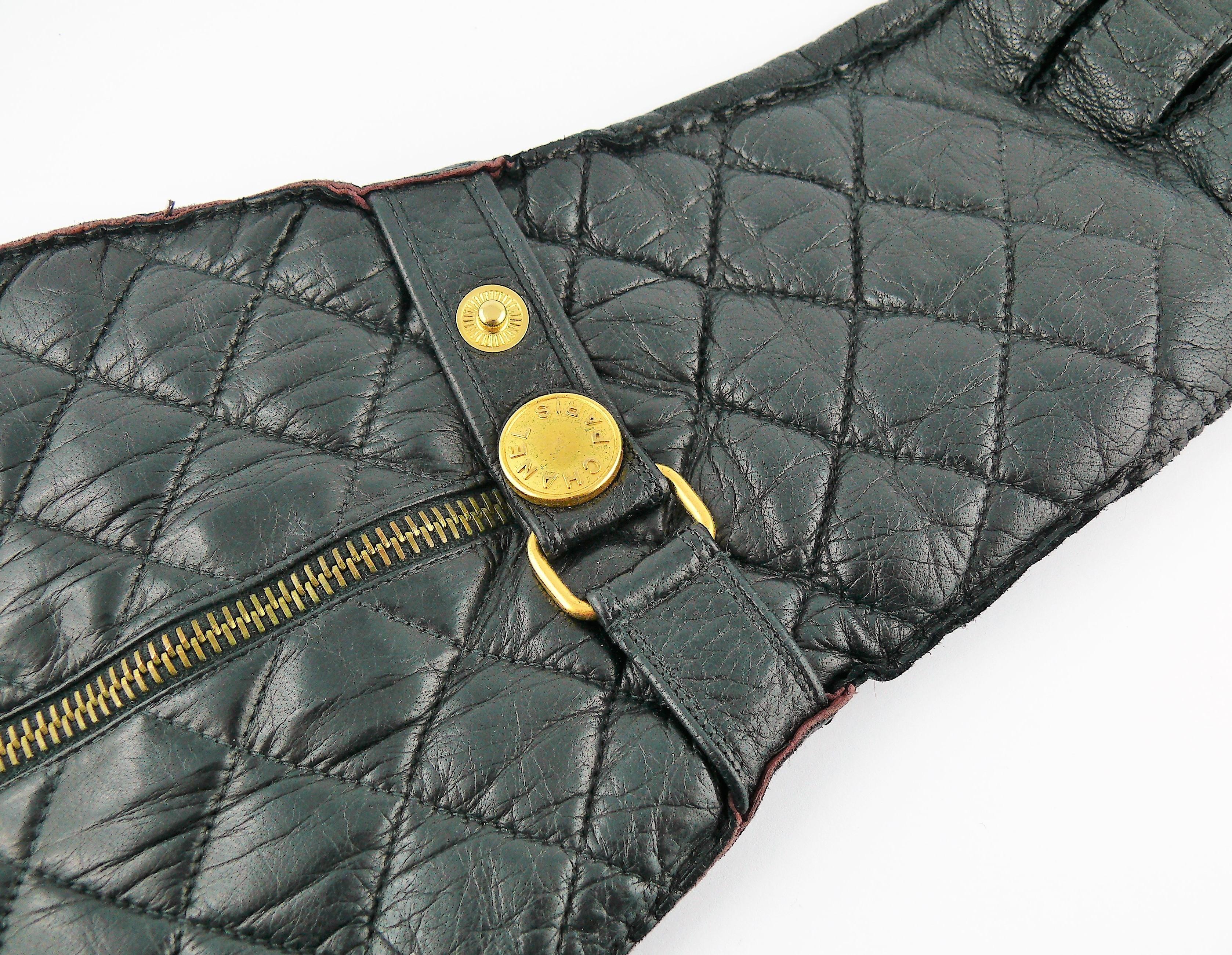 Chanel Vintage Iconic Schwarze gesteppte Cambon-Handschuhe aus Ziegenleder, Größe 7 1/2 im Angebot 6
