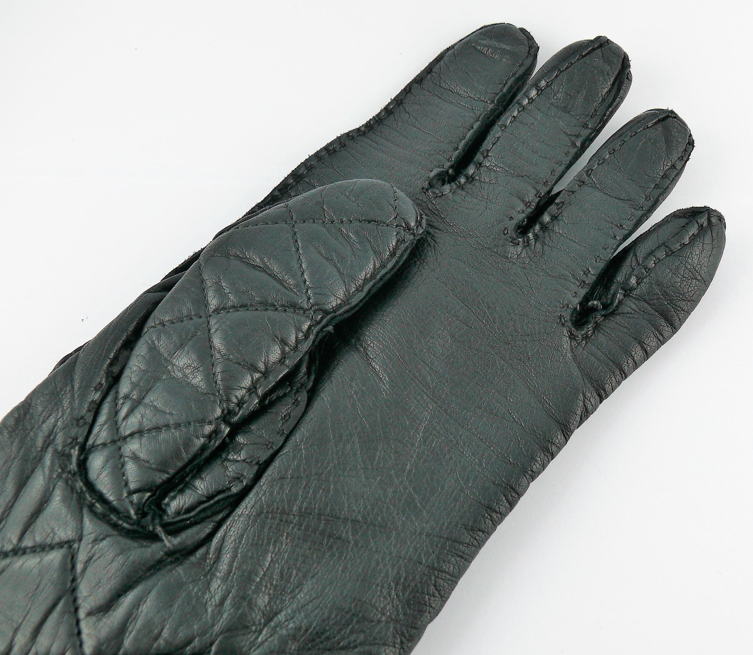 Chanel Vintage Iconic Black Quilted Kidskin Leather Rue Cambon Gloves Size 7 1/2 For Sale 6