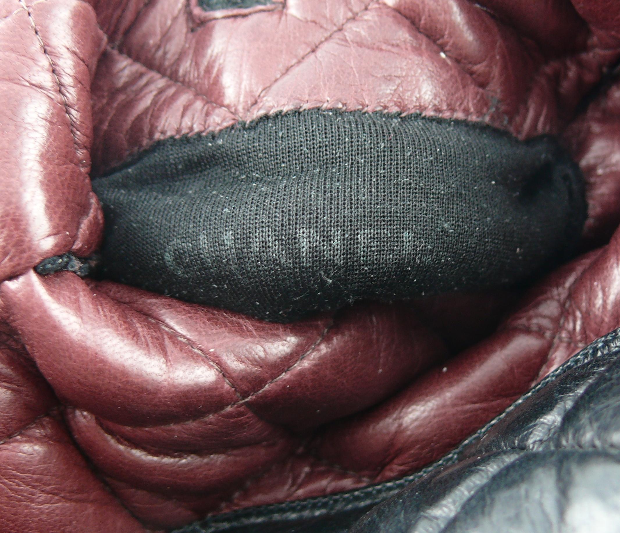 Chanel Vintage Iconic Black Quilted Kidskin Leather Rue Cambon Gloves Size 7 1/2 For Sale 8