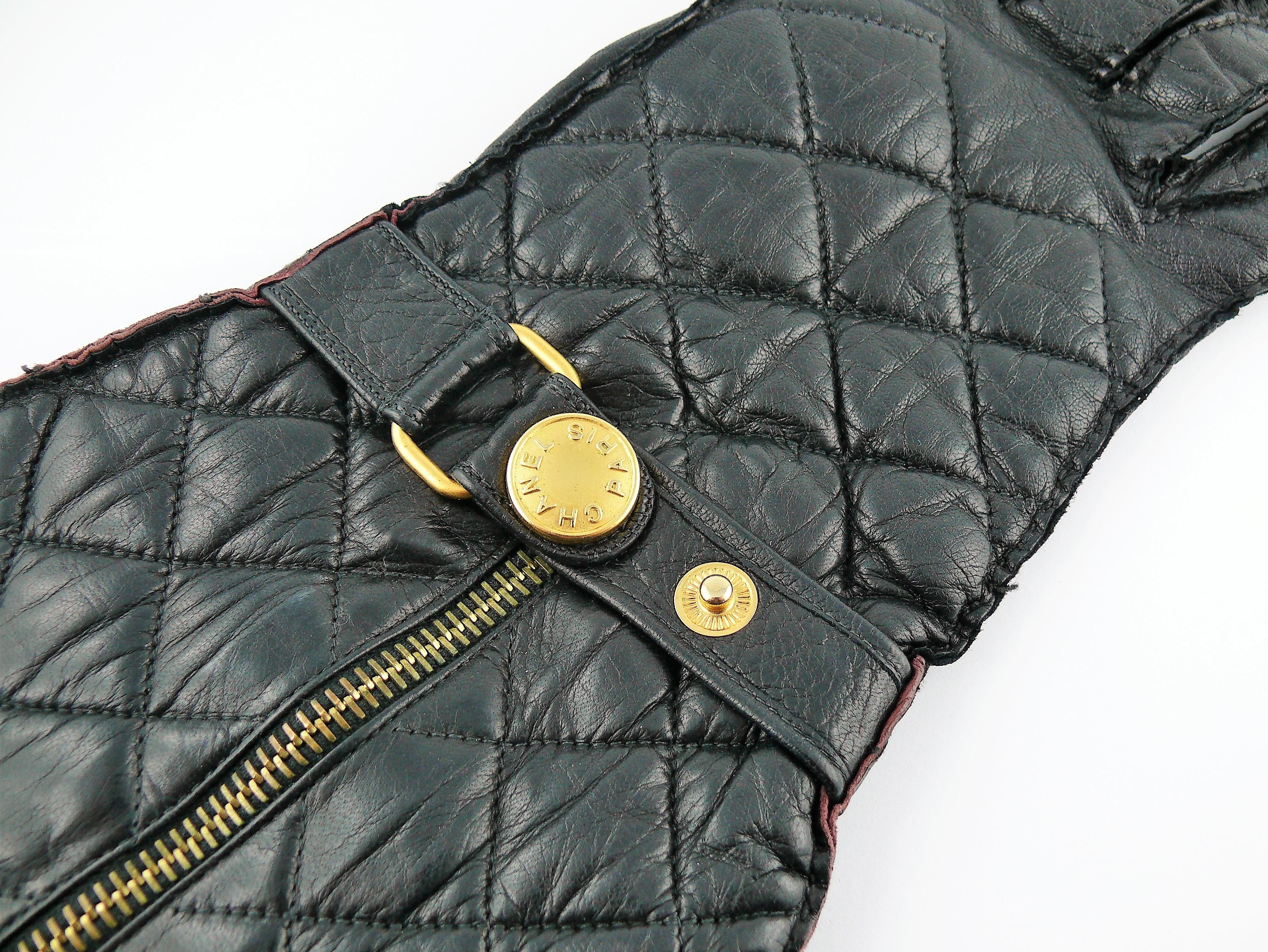 Chanel Vintage Iconic Schwarze gesteppte Cambon-Handschuhe aus Ziegenleder, Größe 7 1/2 im Zustand „Gut“ im Angebot in Nice, FR