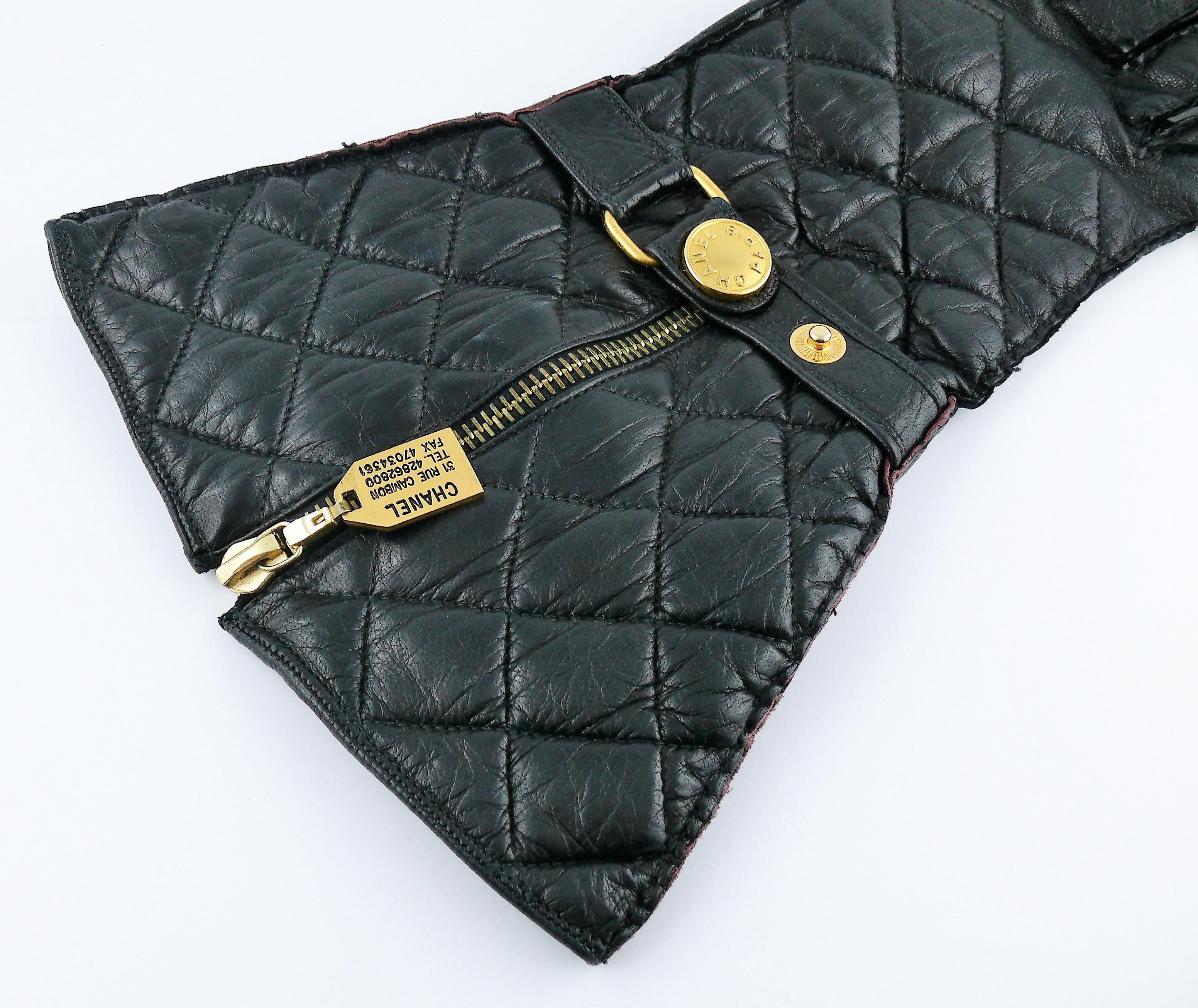 Chanel Vintage Iconic Schwarze gesteppte Cambon-Handschuhe aus Ziegenleder, Größe 7 1/2 Damen im Angebot