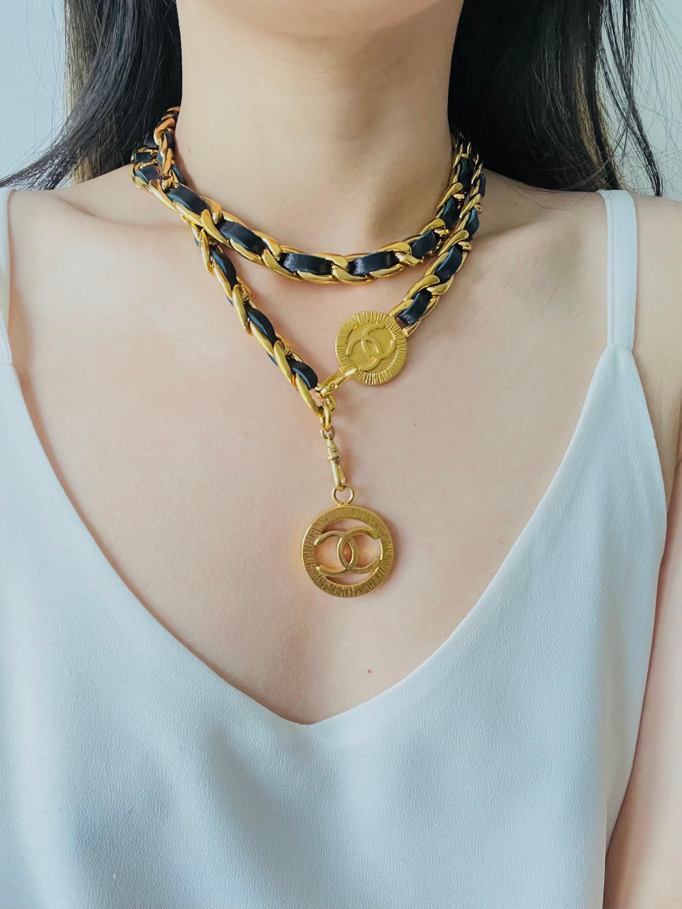 Chanel Vintage Iconic CC Logo Navy Leather intertwined Chain Link Necklace Belt For Sale 5