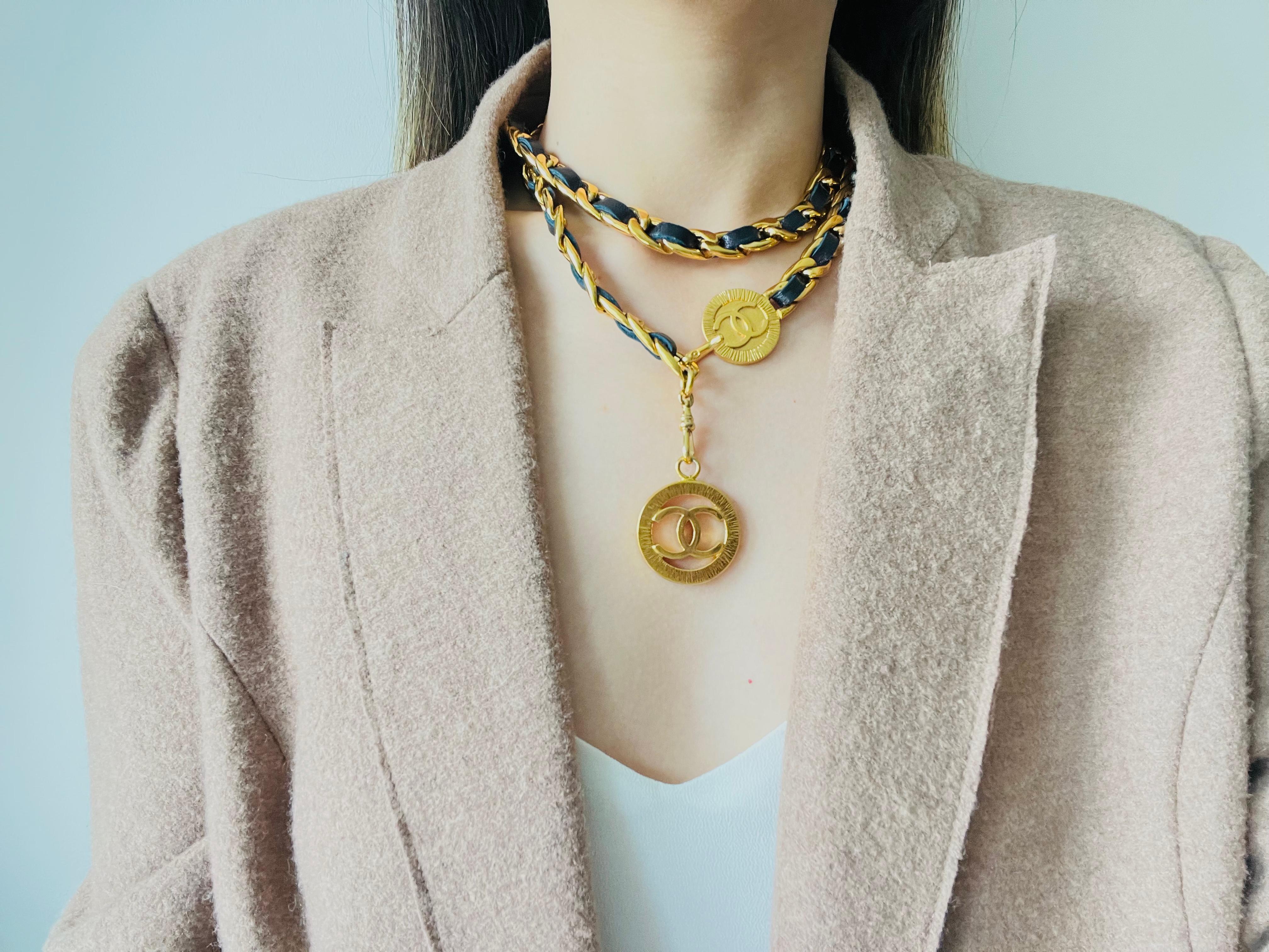 Chanel Vintage Iconic CC Logo Navy Leather intertwined Chain Link Necklace Belt For Sale 6