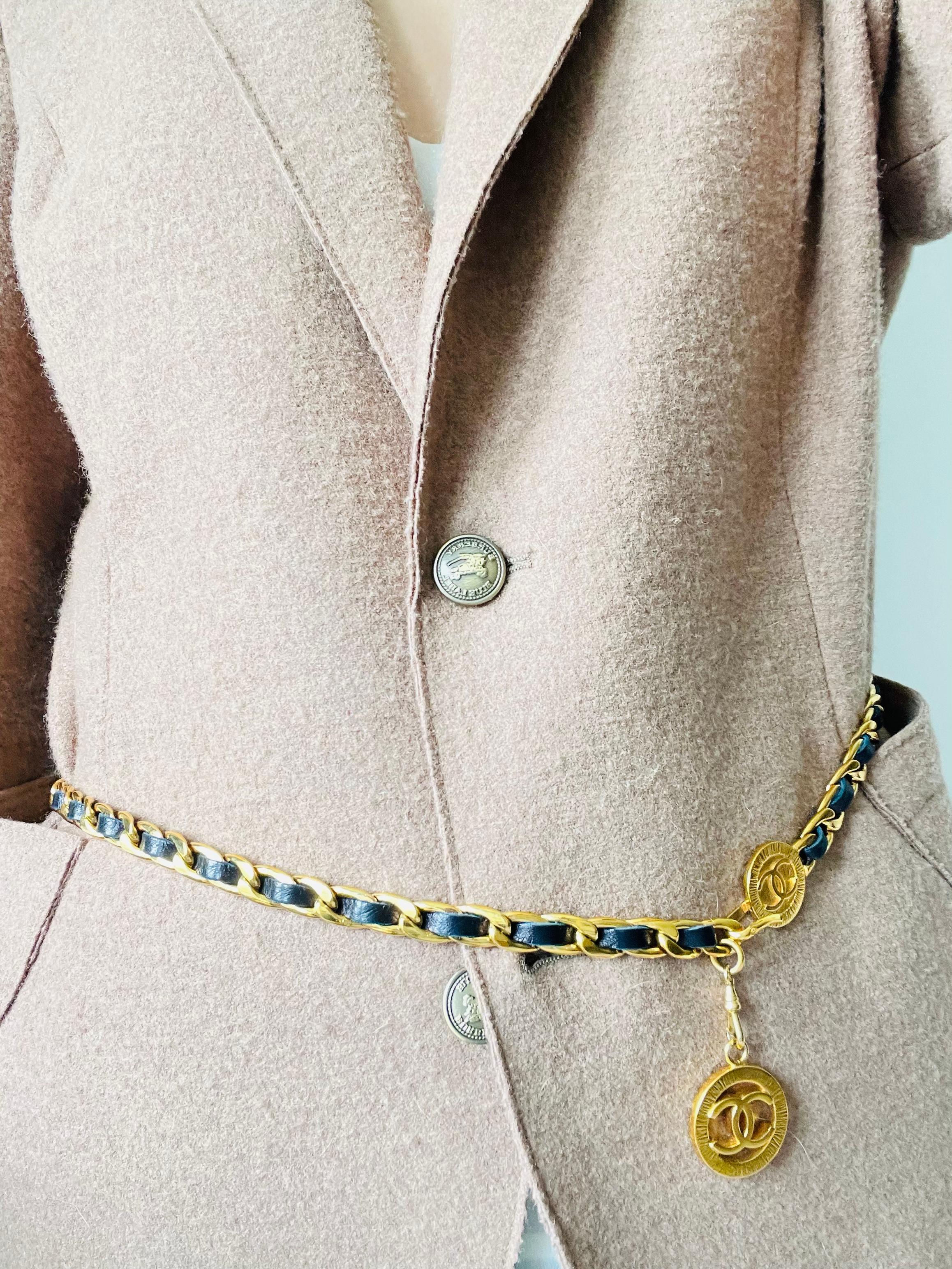Chanel Vintage Iconic CC Logo Navy Leather intertwined Chain Link Necklace Belt For Sale 2