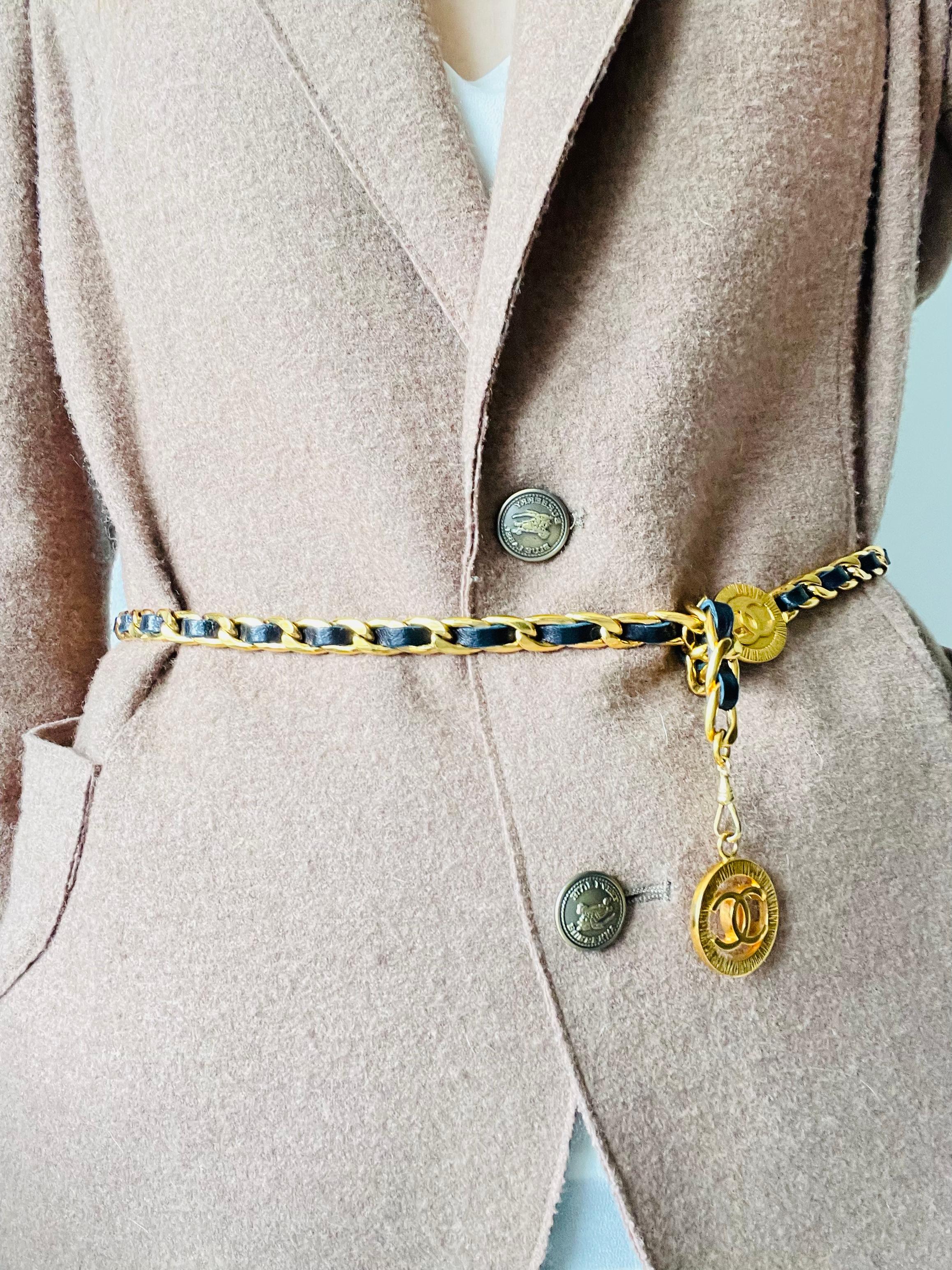 Chanel Vintage Iconic CC Logo Navy Leather intertwined Chain Link Necklace Belt For Sale 3
