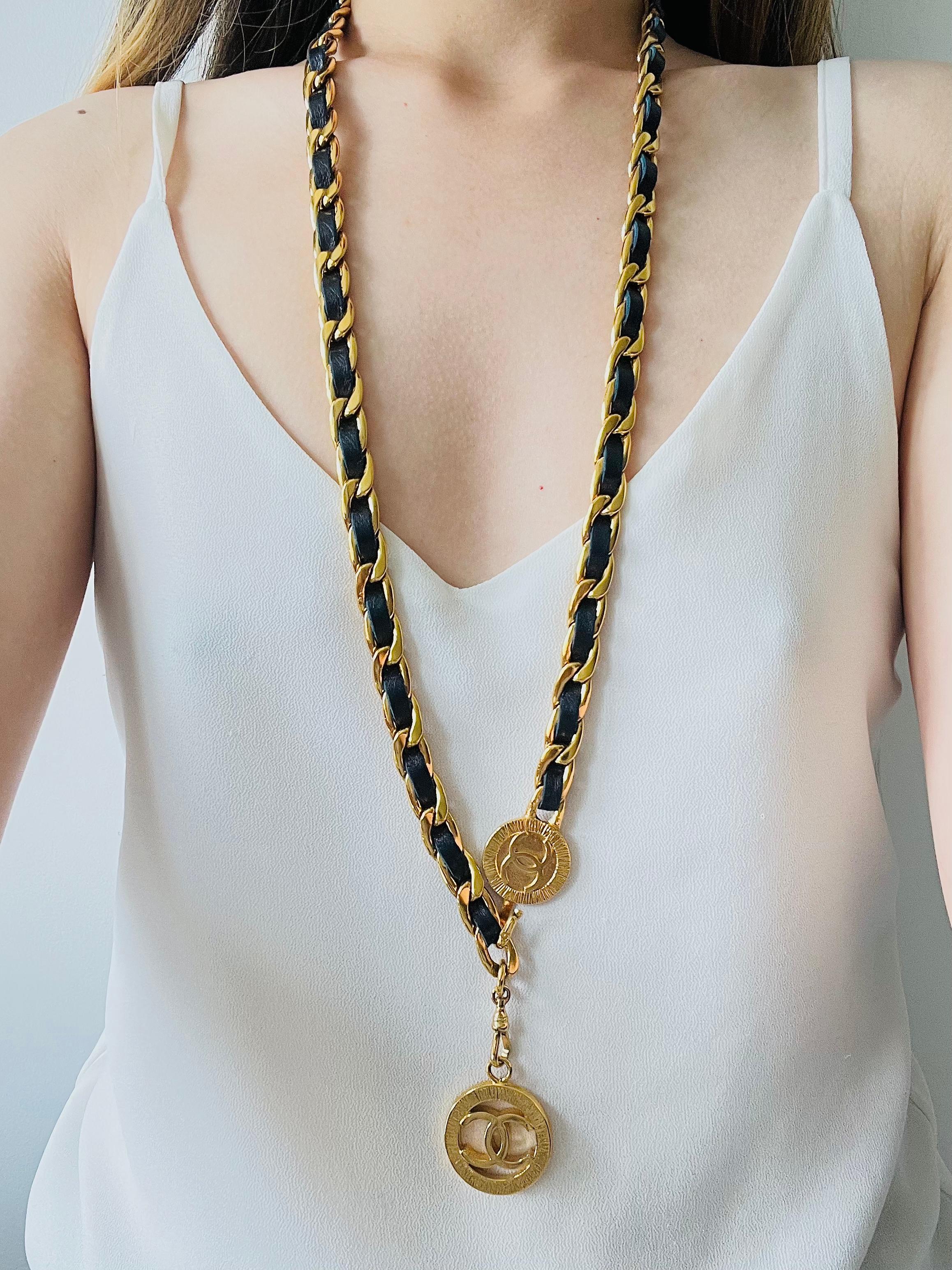 Chanel Vintage Iconic CC Logo Navy Leather intertwined Chain Link Necklace Belt For Sale 4
