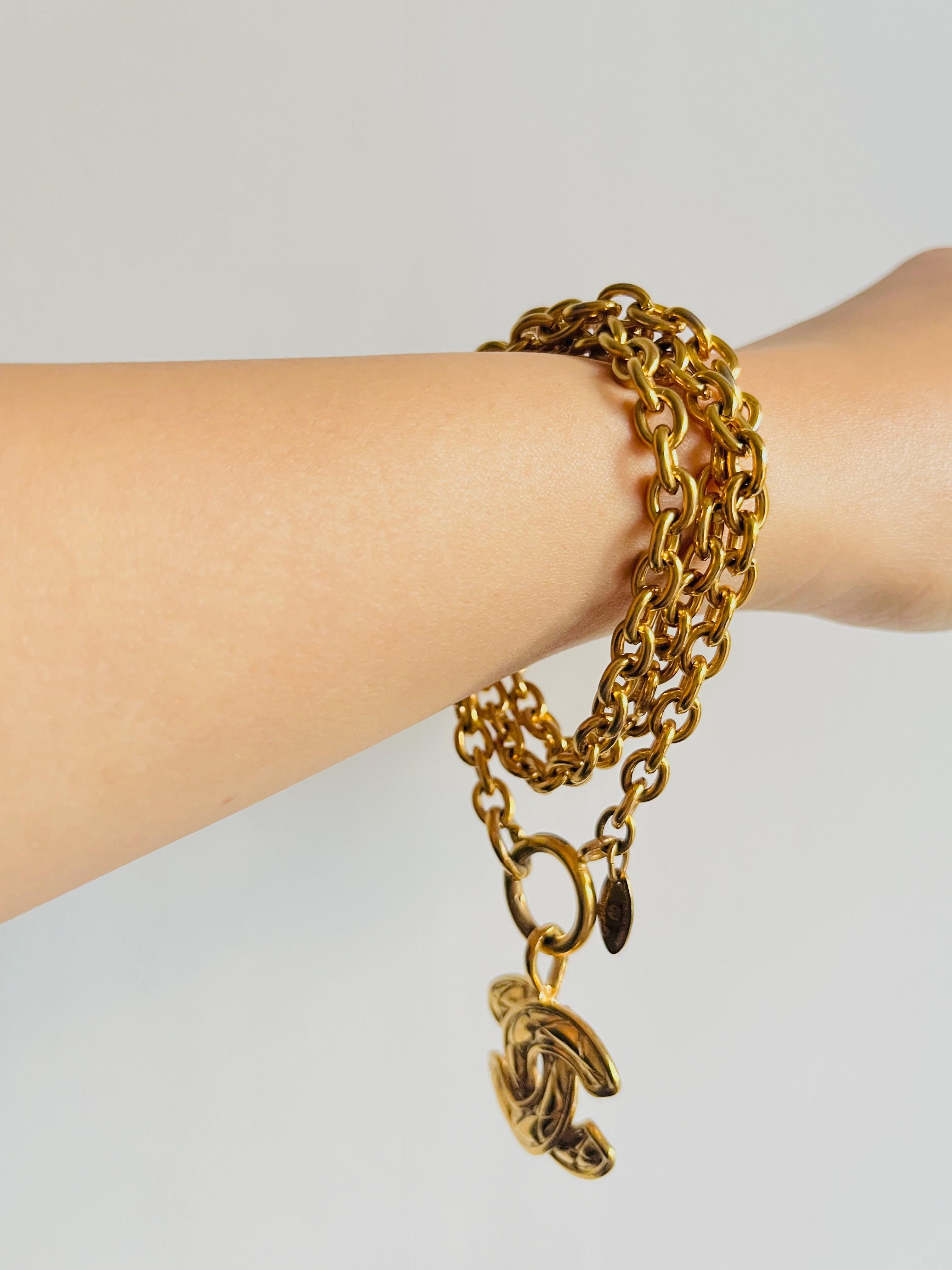 Chanel Vintage Iconic Logo CC Coco Anhänger Matelassé Gesteppt Gold Lange Halskette im Angebot 5