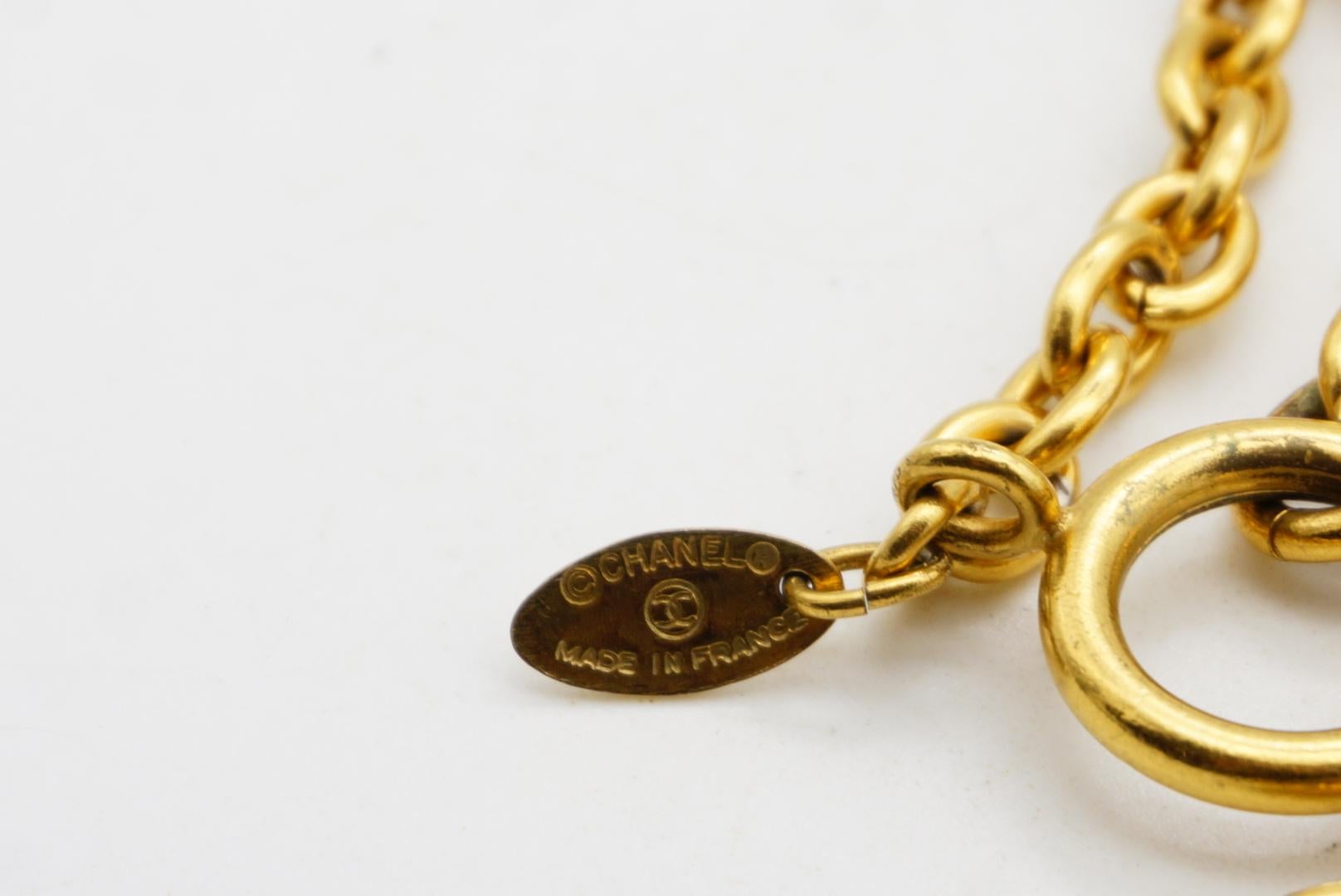 Chanel Vintage Iconic Logo CC Coco Anhänger Matelassé Gesteppt Gold Lange Halskette im Angebot 11